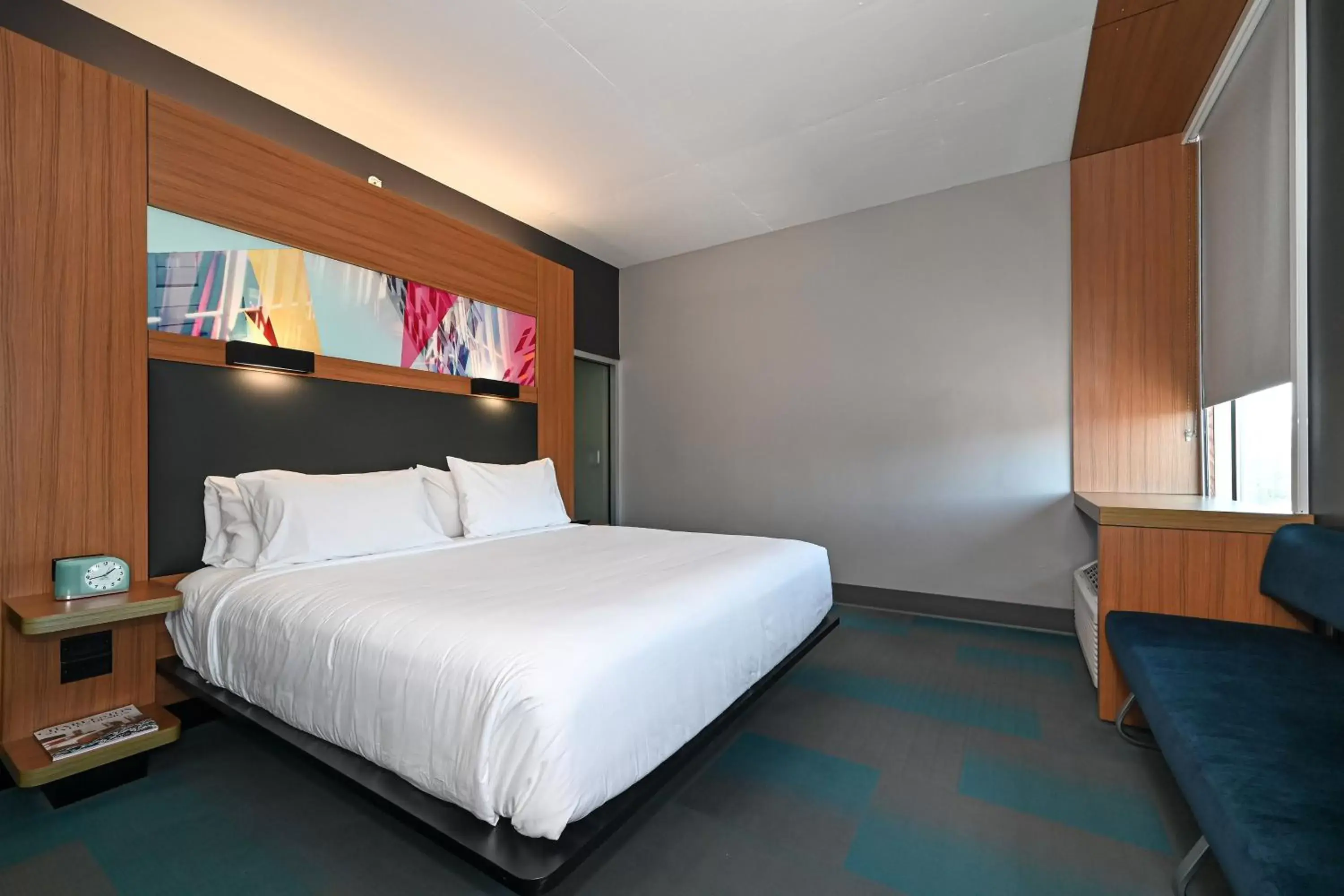 Photo of the whole room, Bed in Aloft Charleston Airport and Convention Center