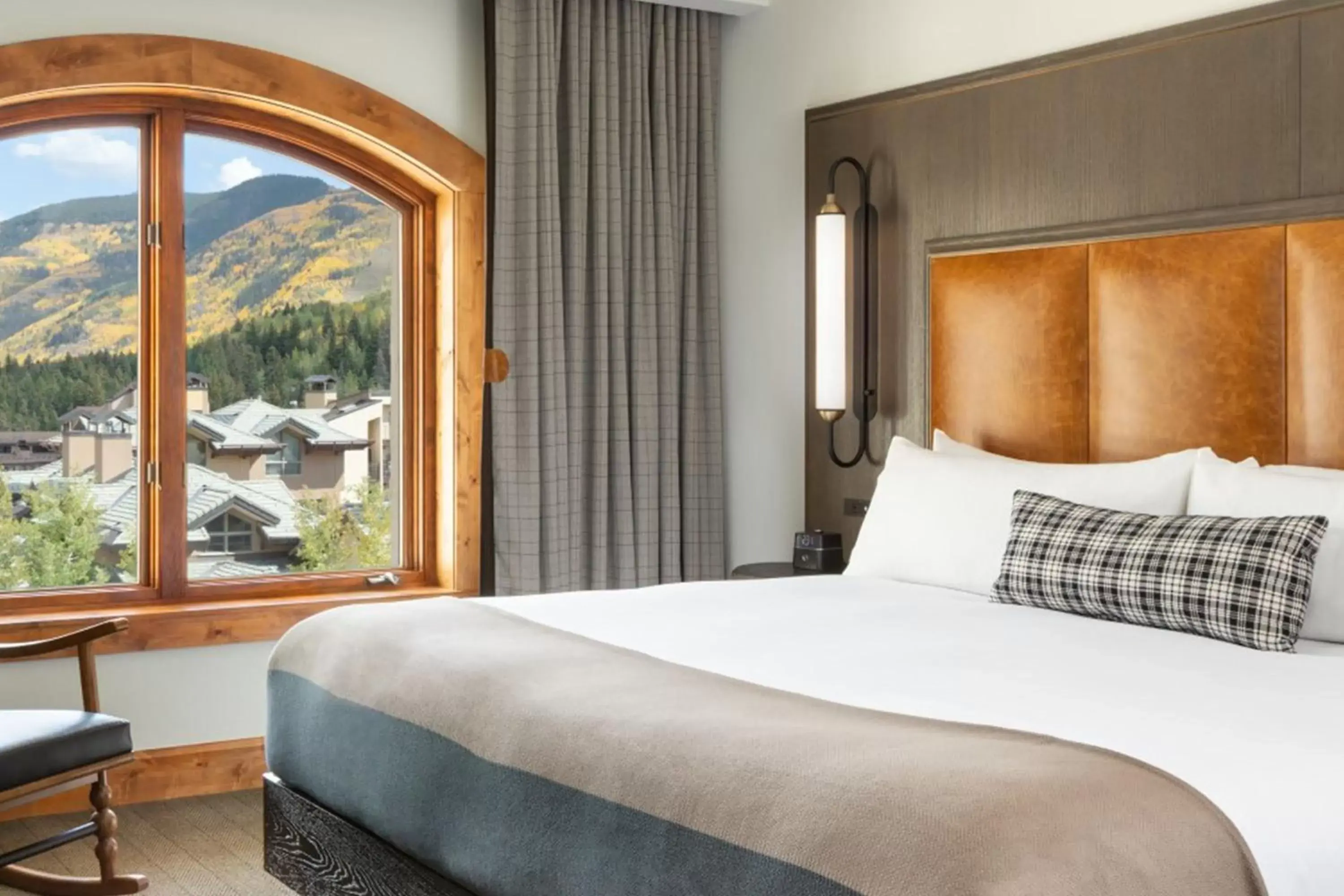 Photo of the whole room, Bed in The Hythe, a Luxury Collection Resort, Vail