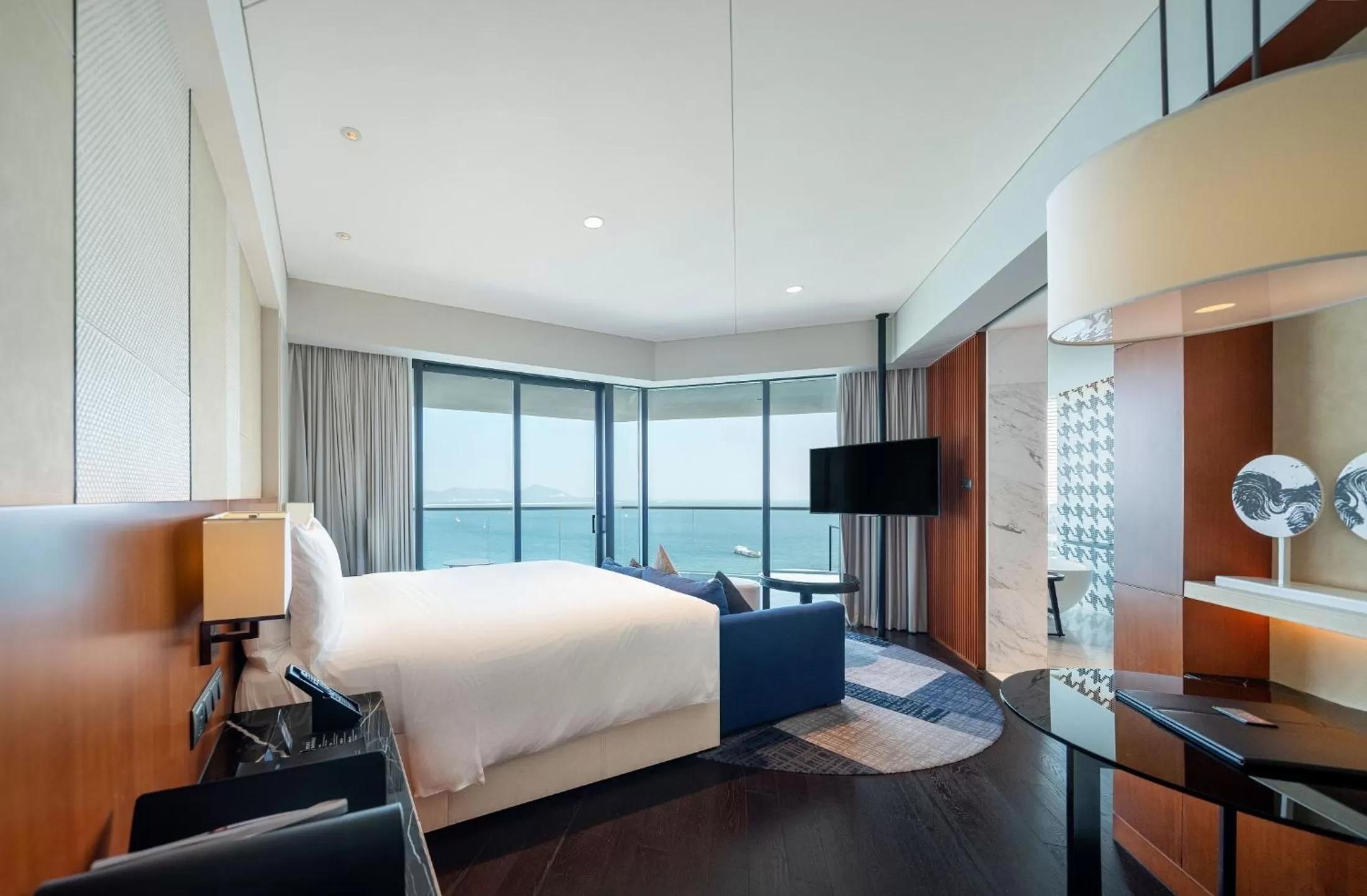 Photo of the whole room, Bed in The Shanhaitian Resort Sanya, Autograph Collection