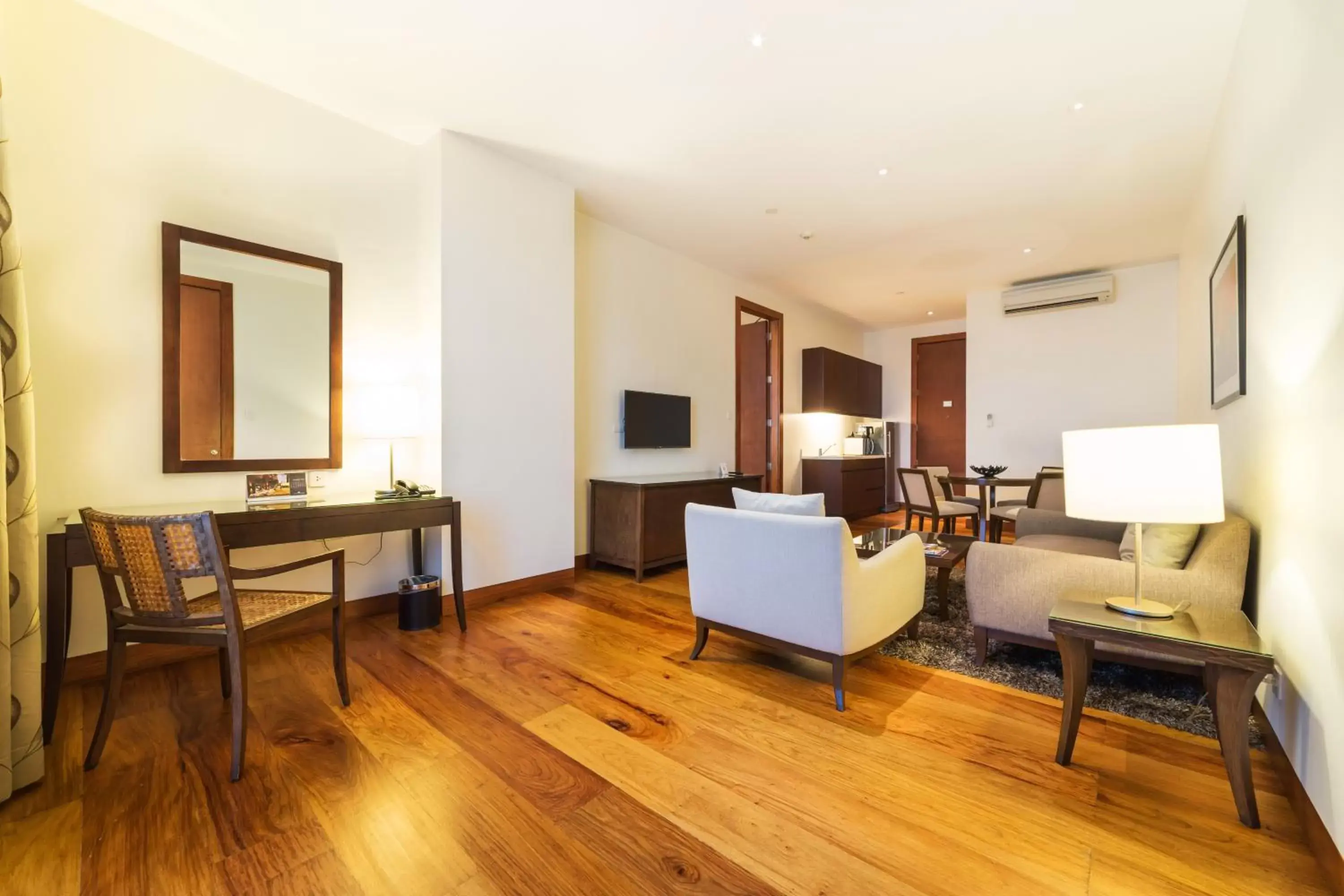 Living room, Seating Area in City Garden Grand Hotel