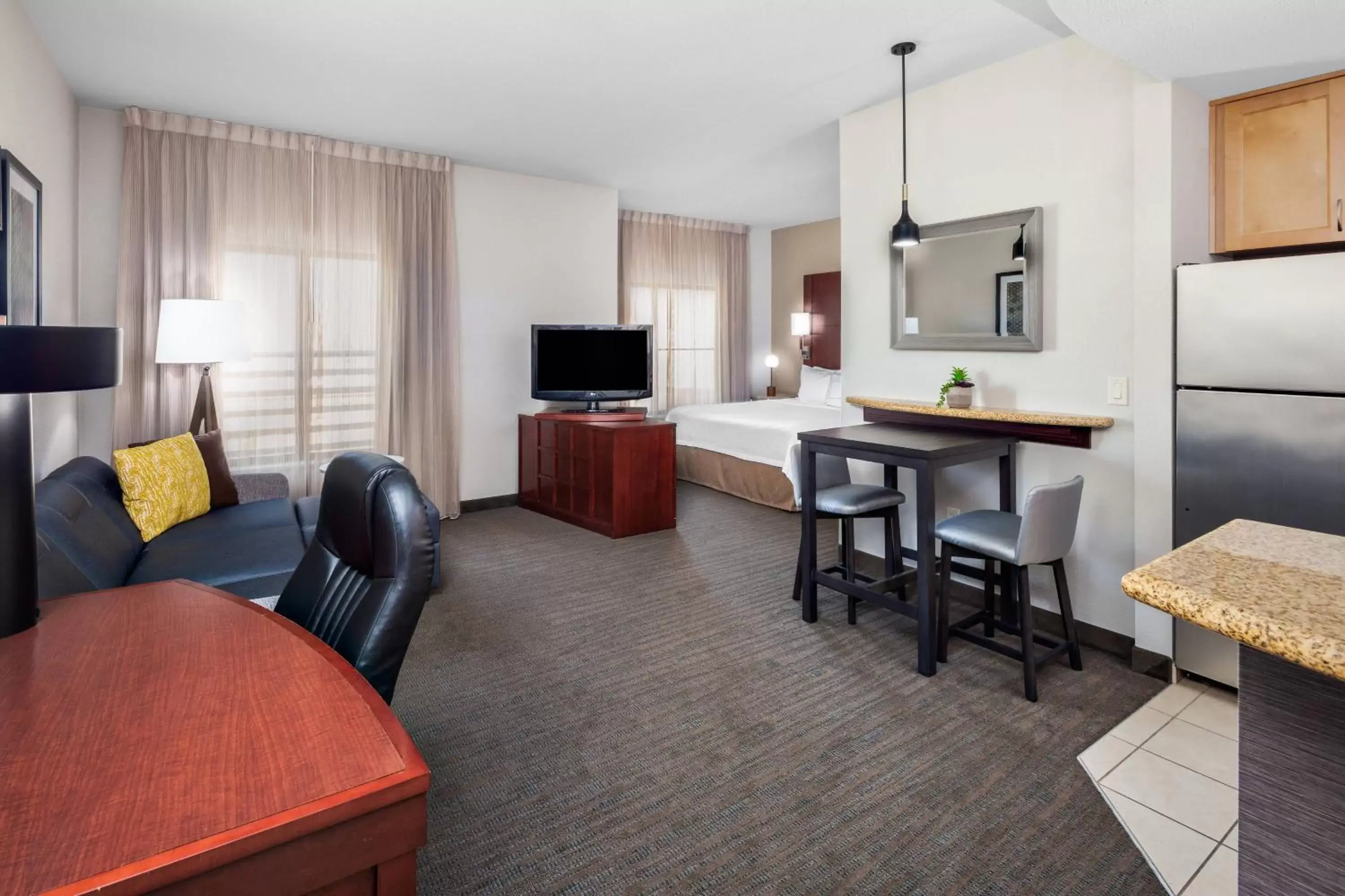 Photo of the whole room, Seating Area in Residence Inn Phoenix NW/Surprise