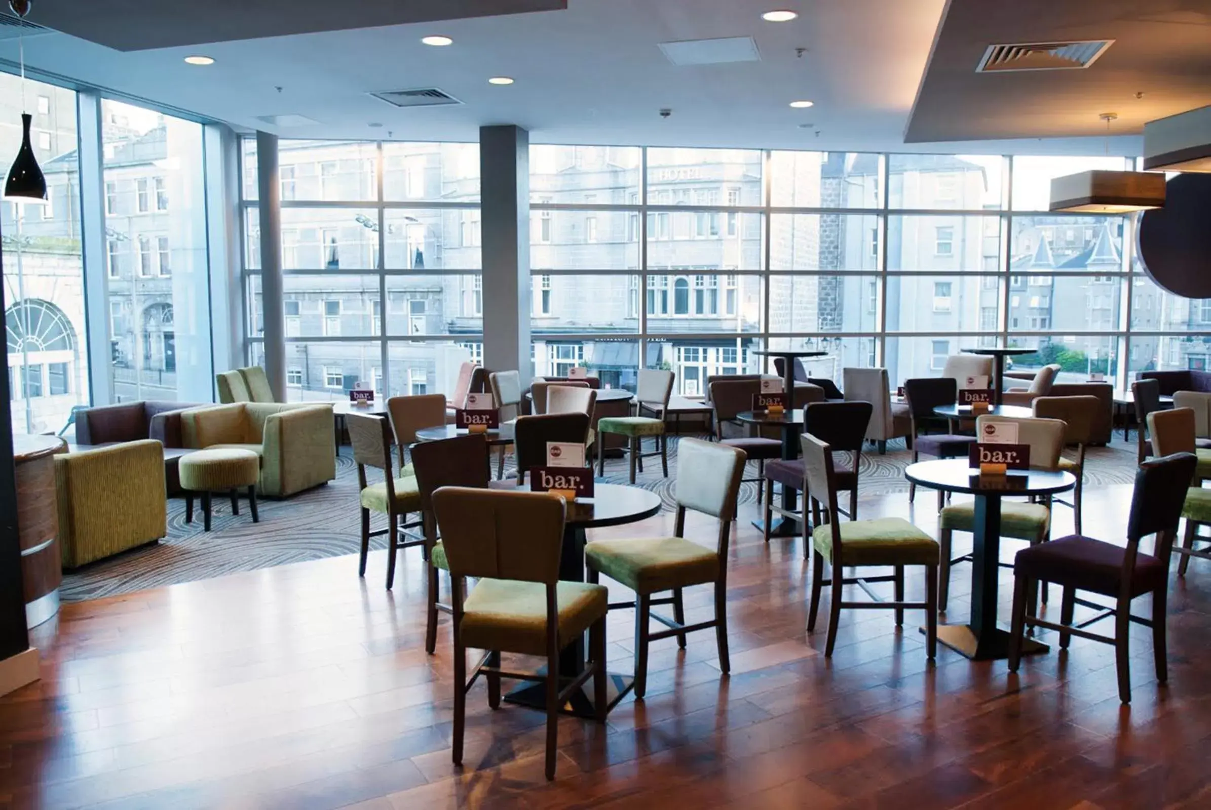 Lounge or bar, Restaurant/Places to Eat in Leonardo Hotel Aberdeen - Formerly Jurys Inn