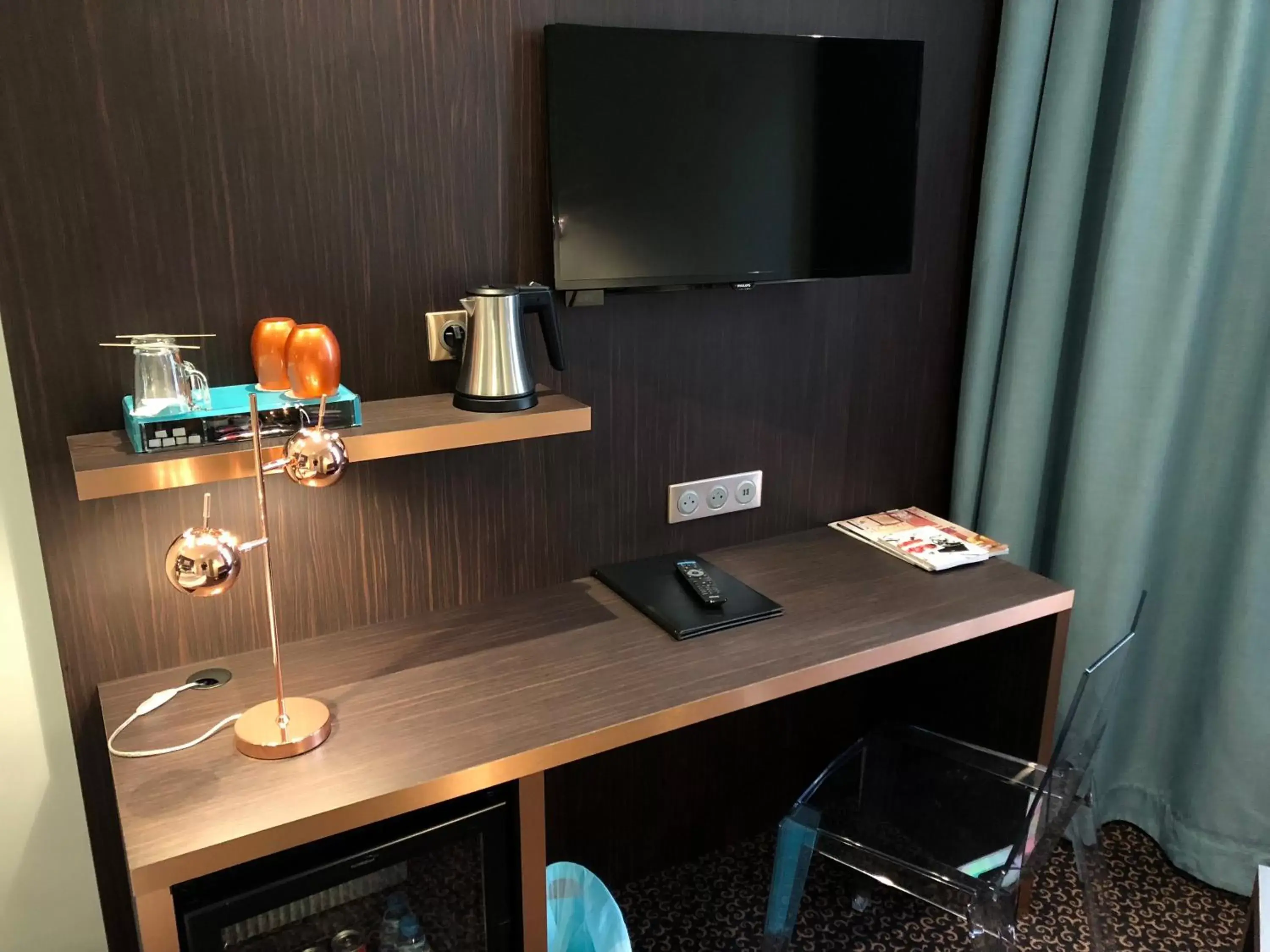 TV and multimedia, TV/Entertainment Center in Best Western Empire Elysees