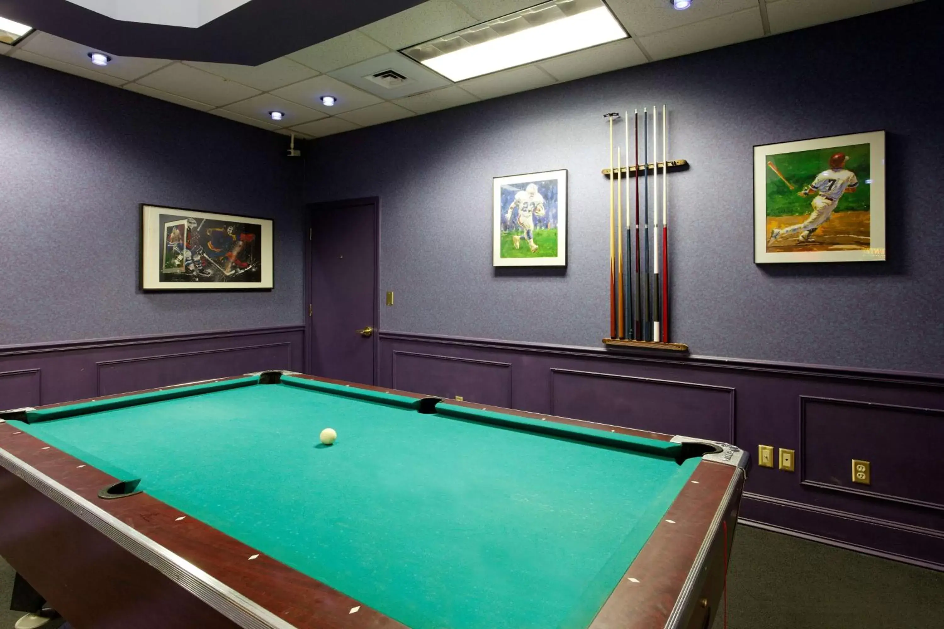 Game Room, Billiards in Best Western Springfield Hotel