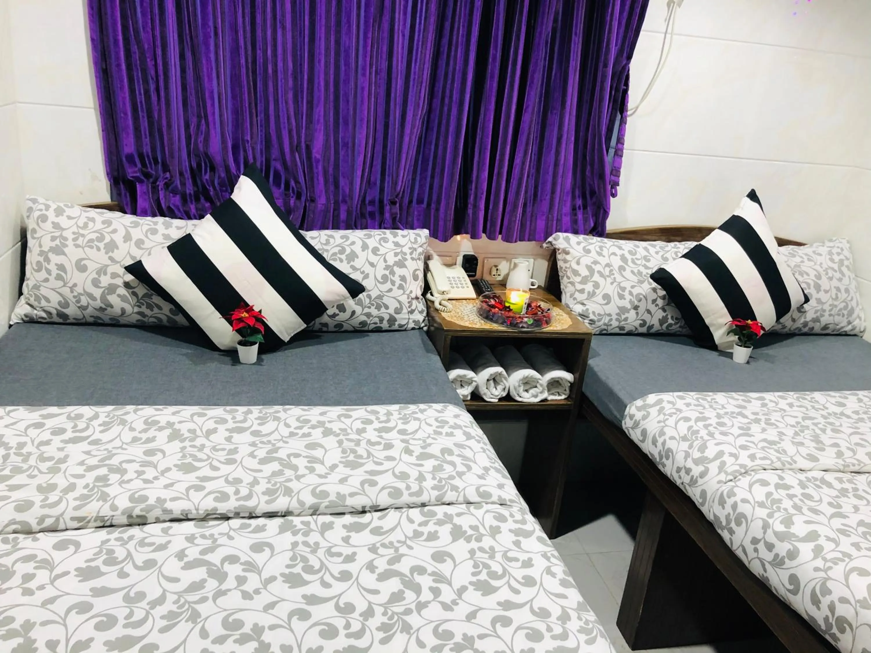 cot, Bed in Premium Lounge