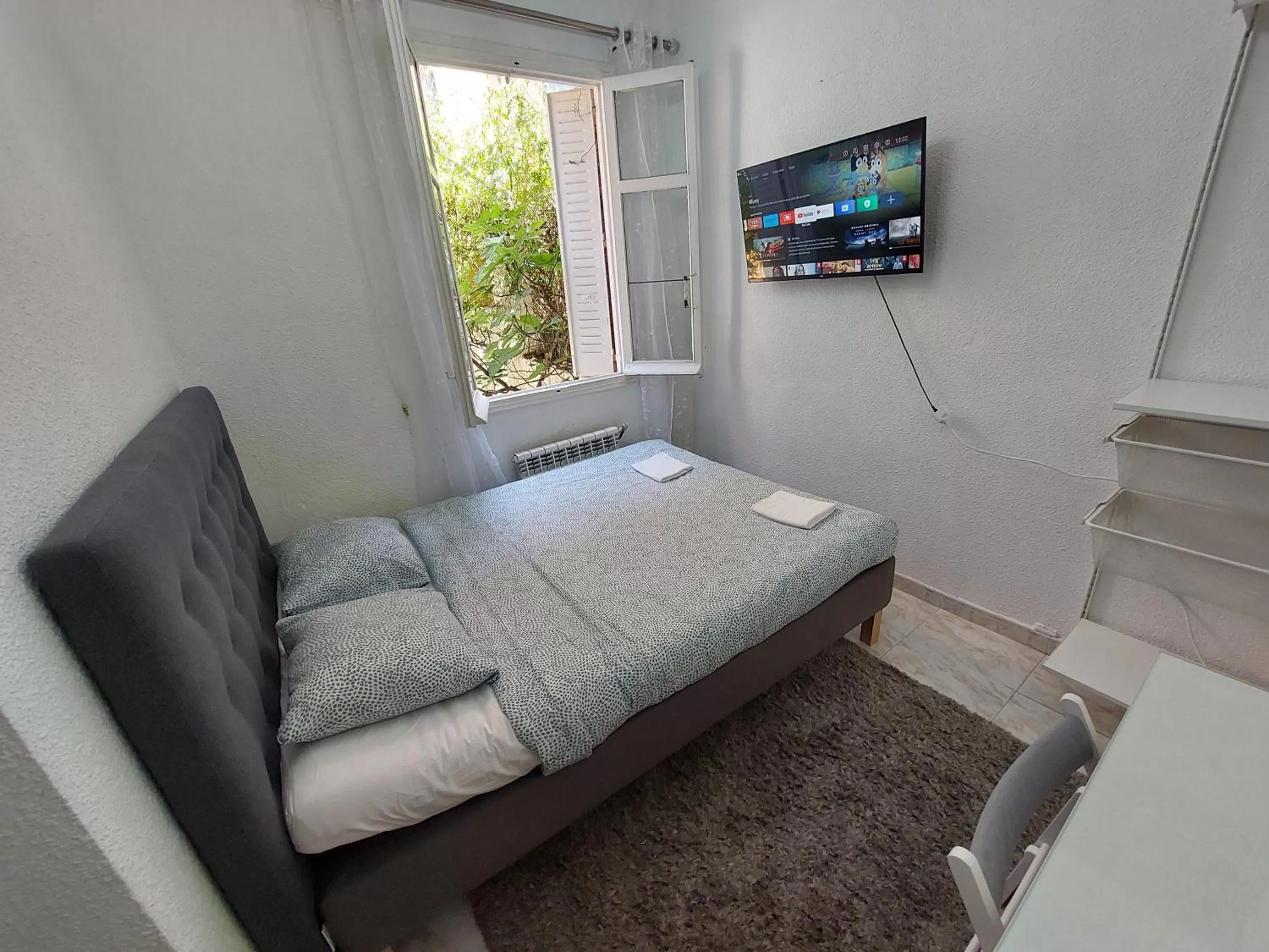 Bed in N1 Casa de Madrid - greenpeace line