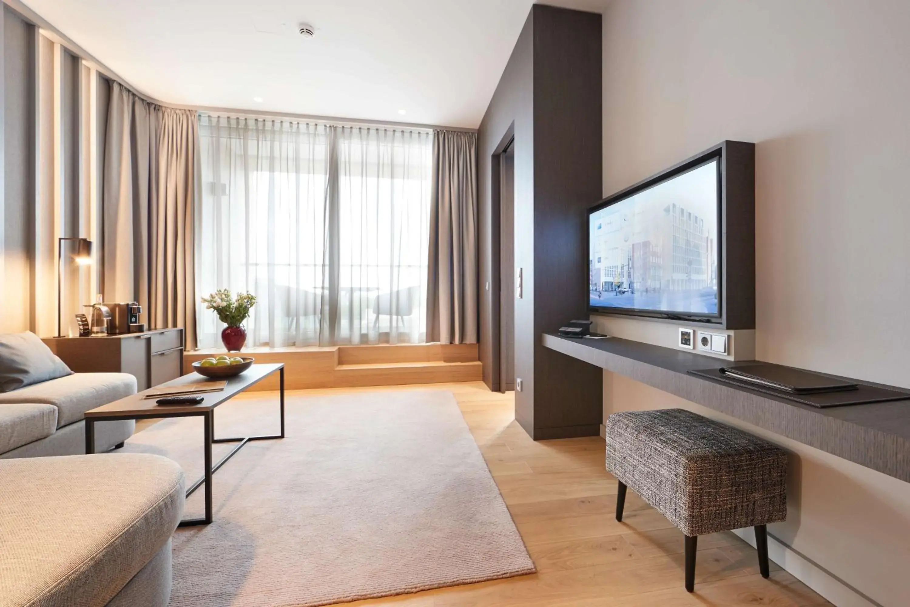 Living room, TV/Entertainment Center in Atlantic Grand Hotel Bremen