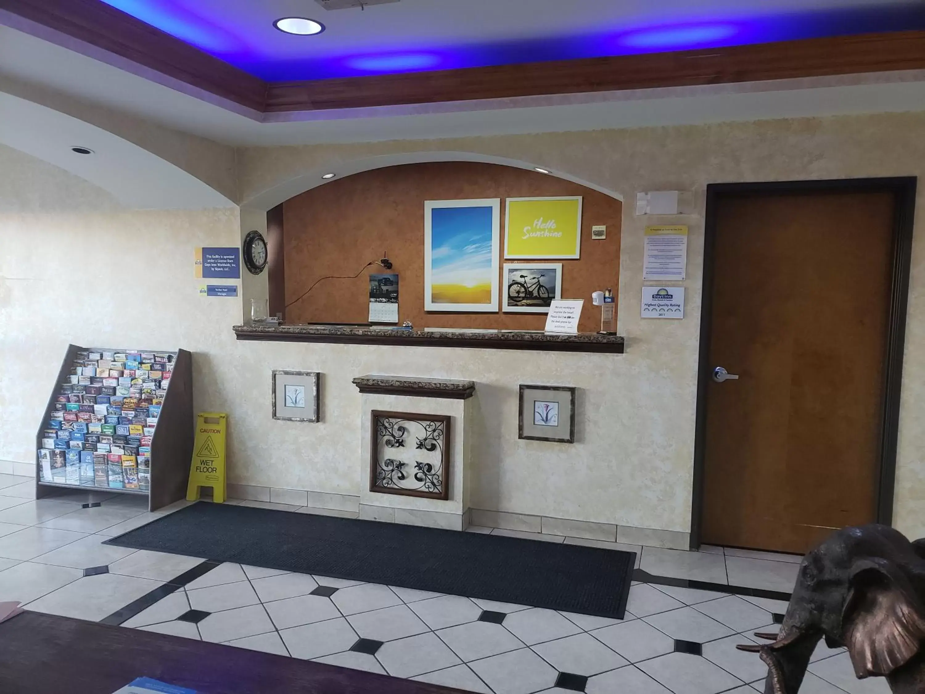 Lobby or reception, Lobby/Reception in Days Inn & Suites by Wyndham Cleburne TX