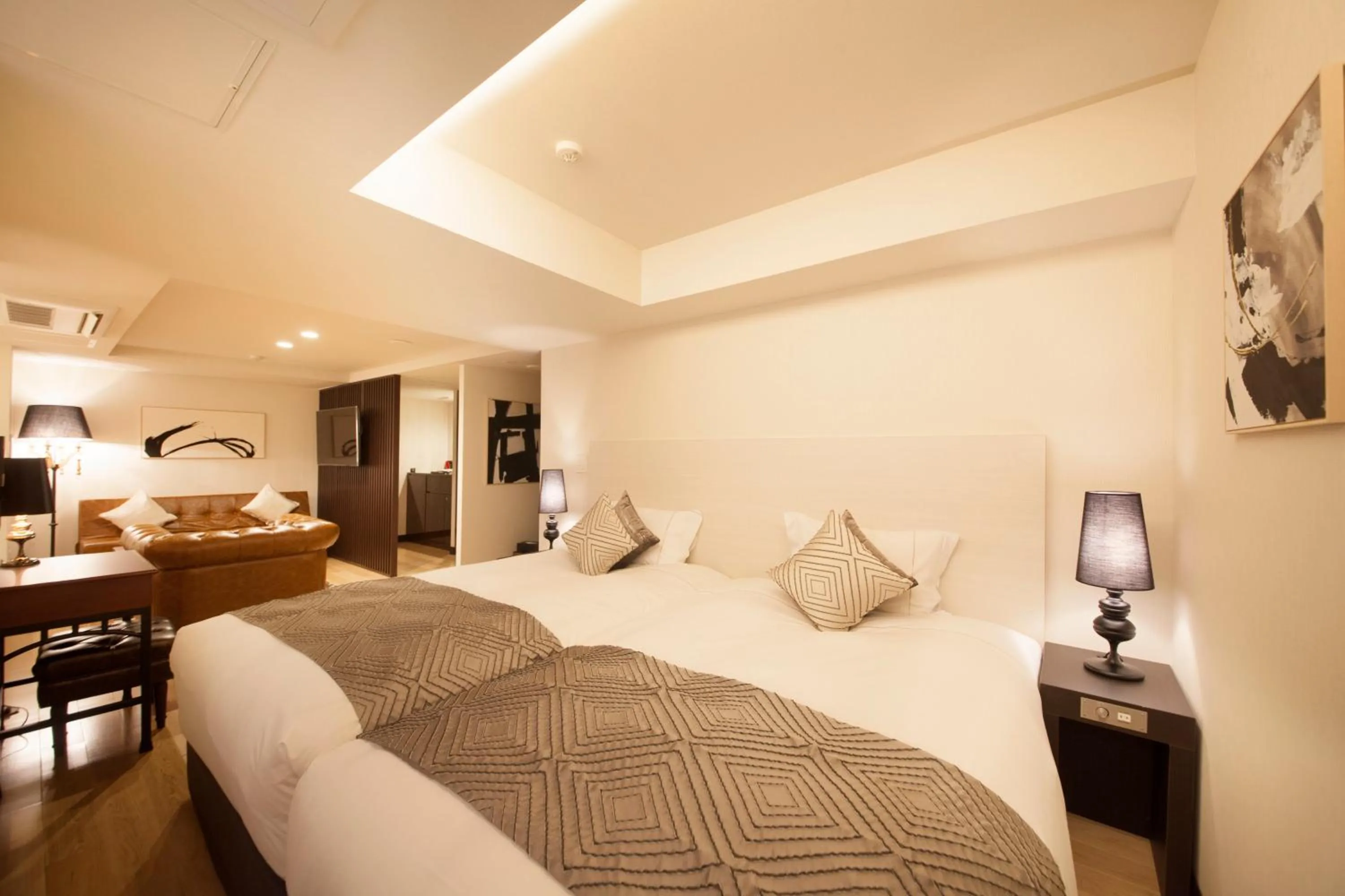 Photo of the whole room, Bed in The Centurion Classic Akasaka