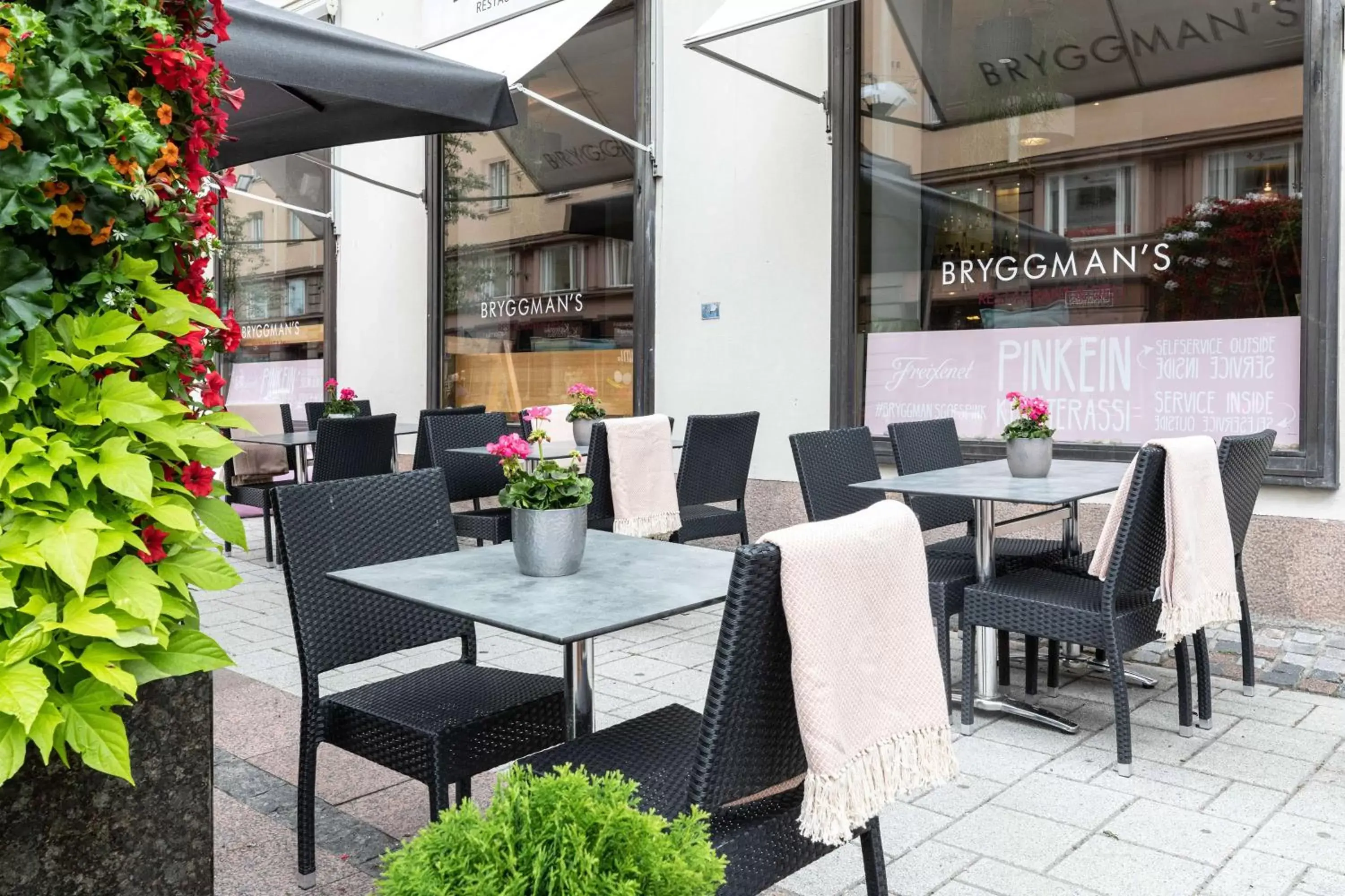 Patio, Restaurant/Places to Eat in Scandic Plaza Turku