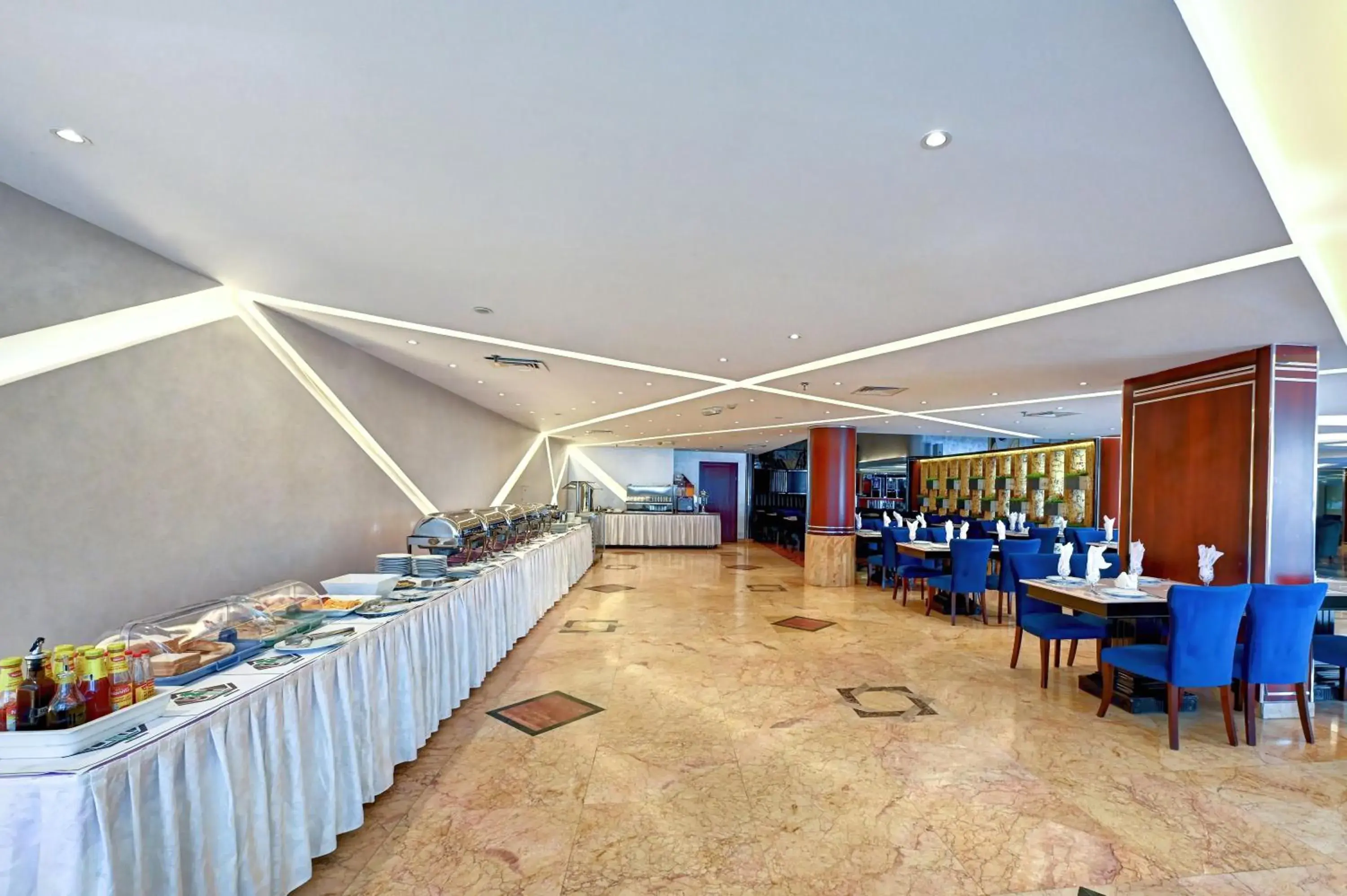 Restaurant/Places to Eat in Al Bustan Hotel