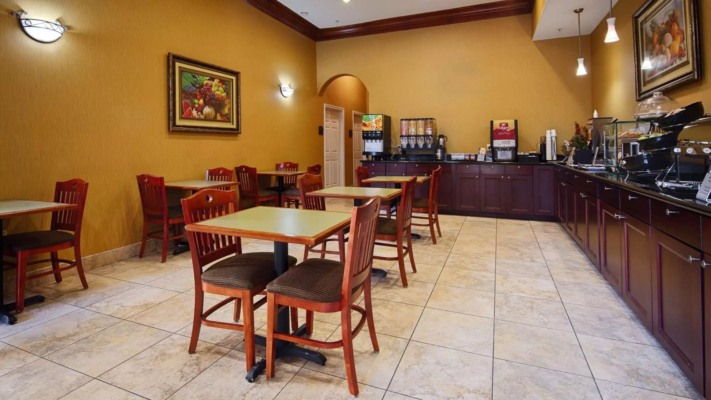 Breakfast in Best Western Plus New Caney Inn & Suites Breakfast in Best Western Plus New Caney Inn & Suites