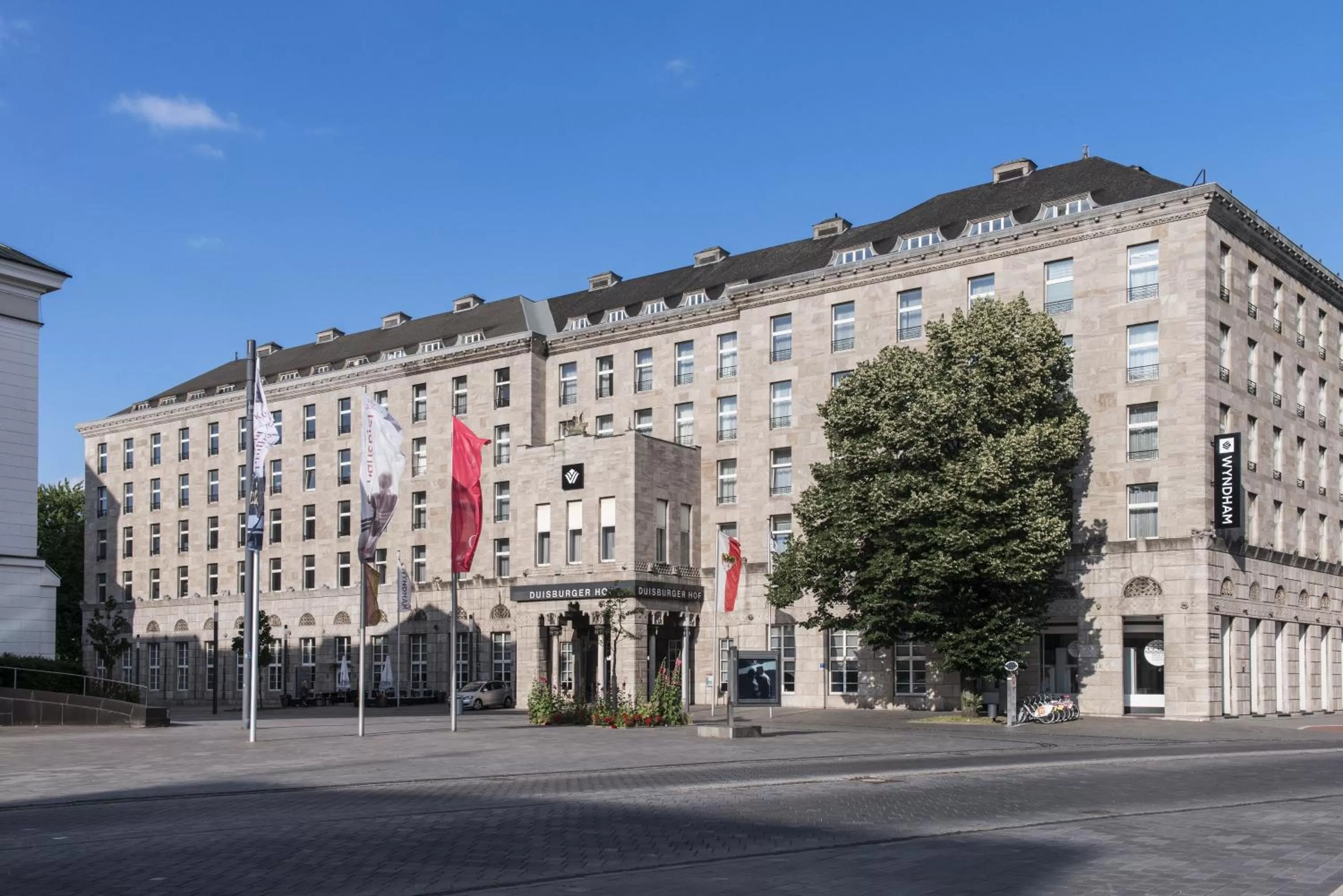Facade/entrance in Wyndham Duisburger Hof