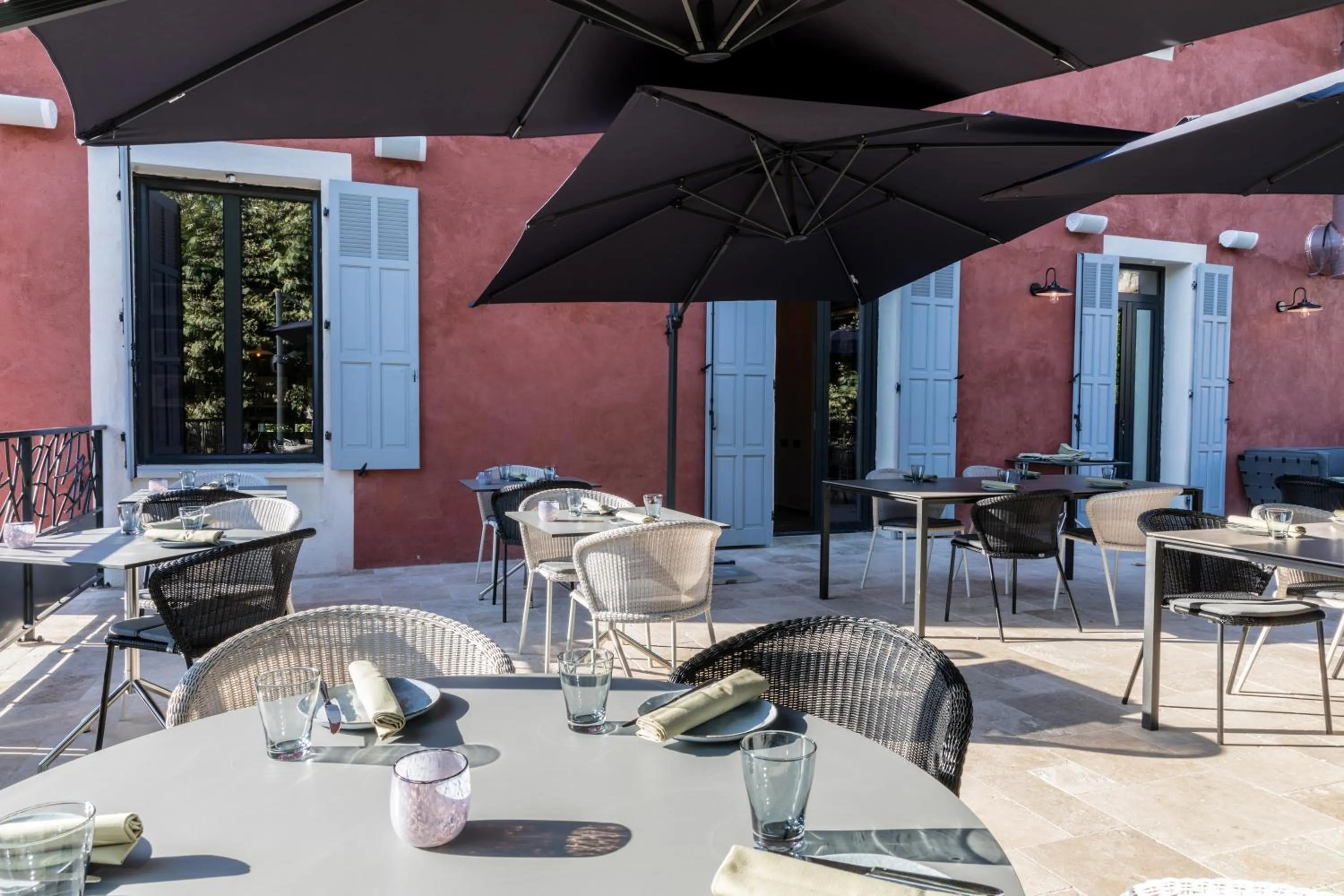 Restaurant/Places to Eat in Mas du Brulat