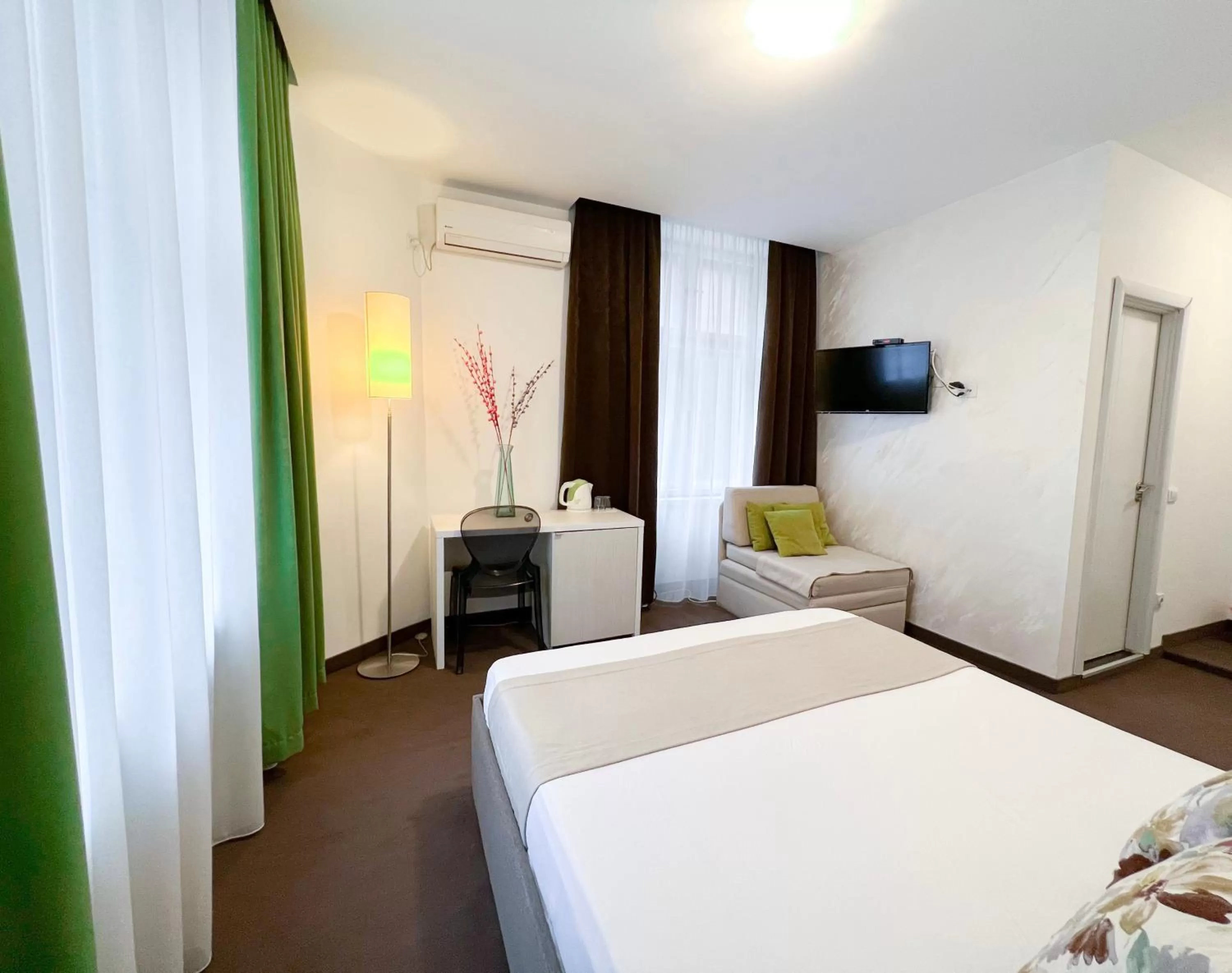 Photo of the whole room, Bed in Centar Forever