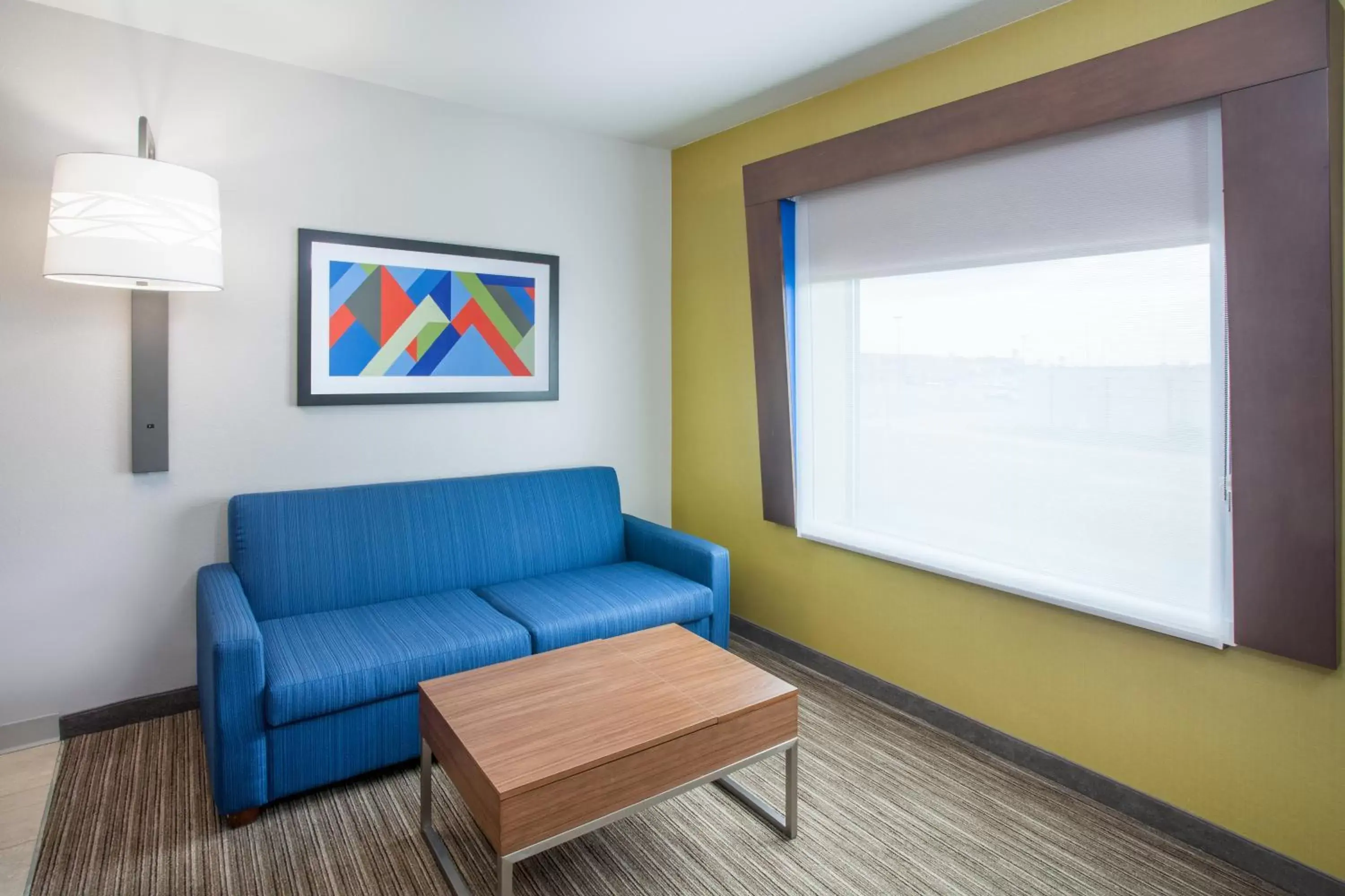 Bedroom, Seating Area in Holiday Inn Express & Suites Texarkana, an IHG Hotel