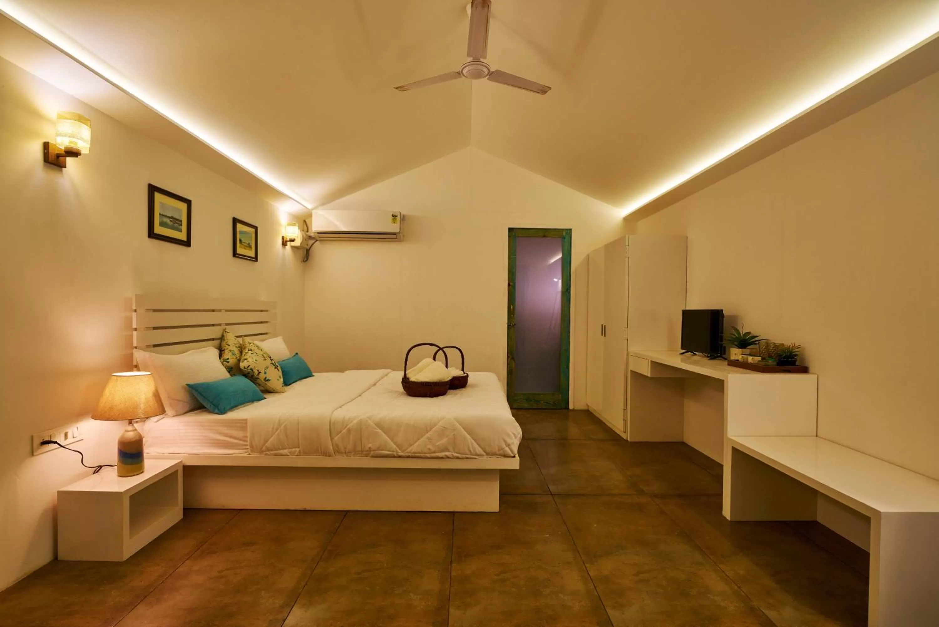 Photo of the whole room, Bed in Blu Resorts