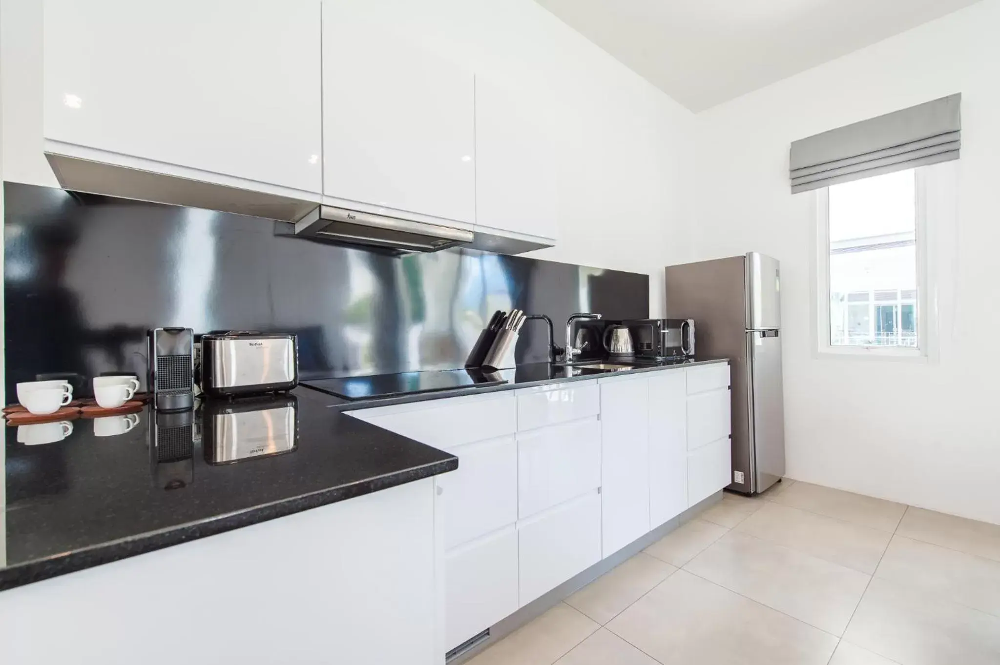 Kitchen/Kitchenette in Oriental Beach Pearl Resort