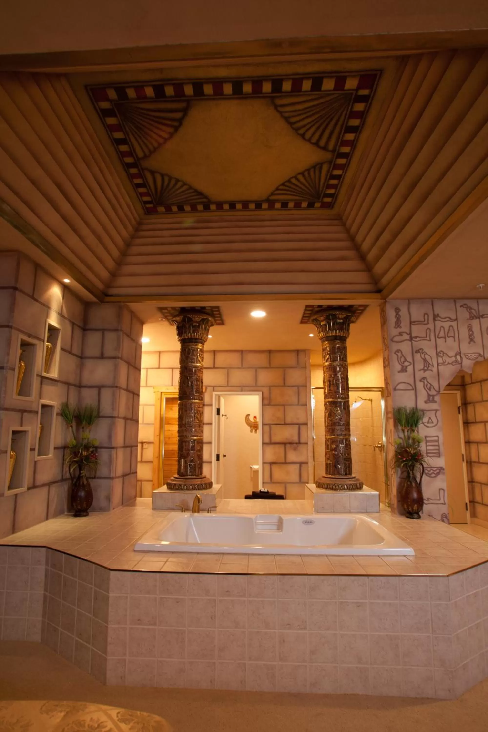 Facade/Entrance in Destinations Inn Theme Rooms