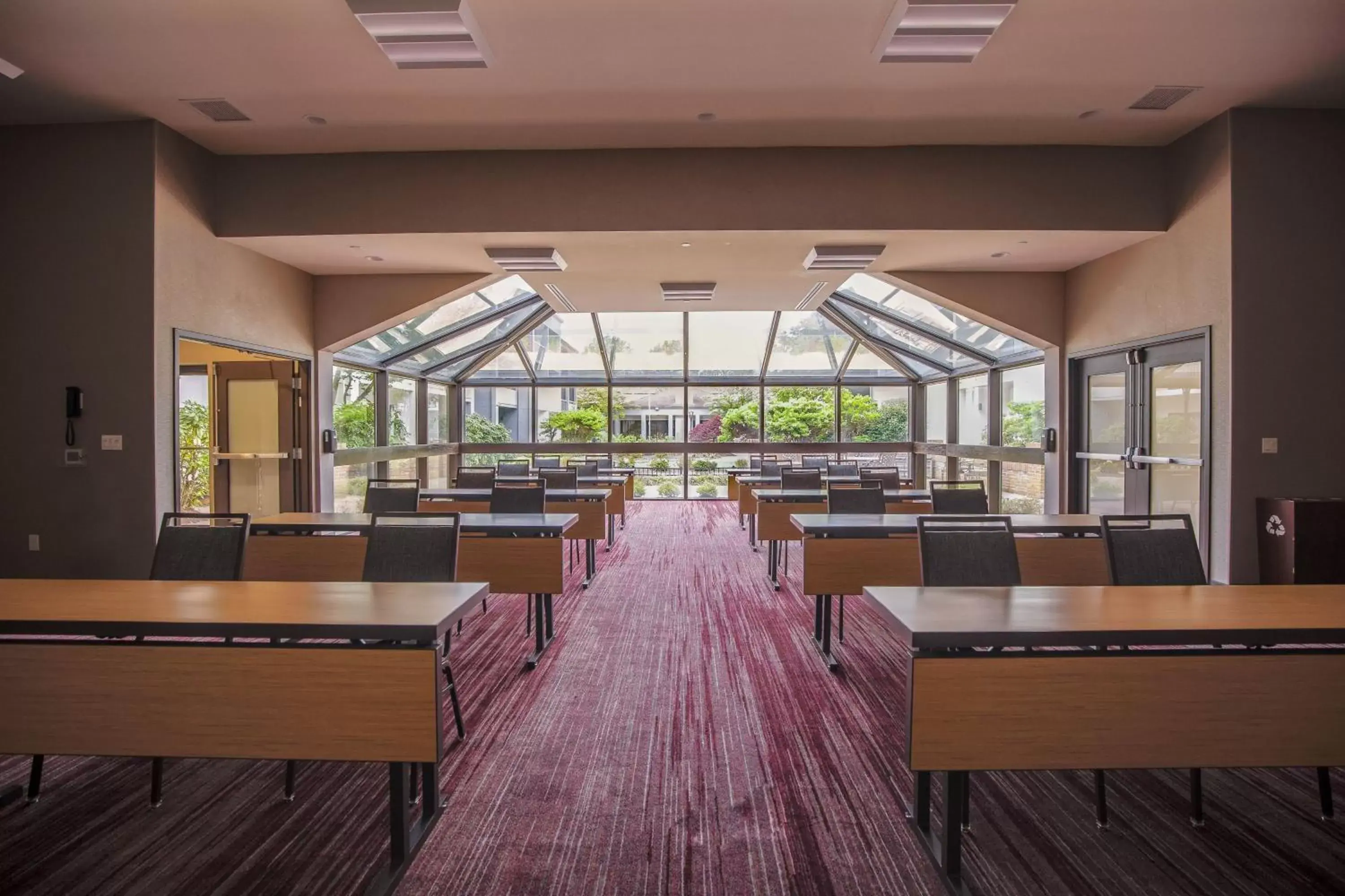 Meeting/conference room in Courtyard by Marriott Lincroft Red Bank