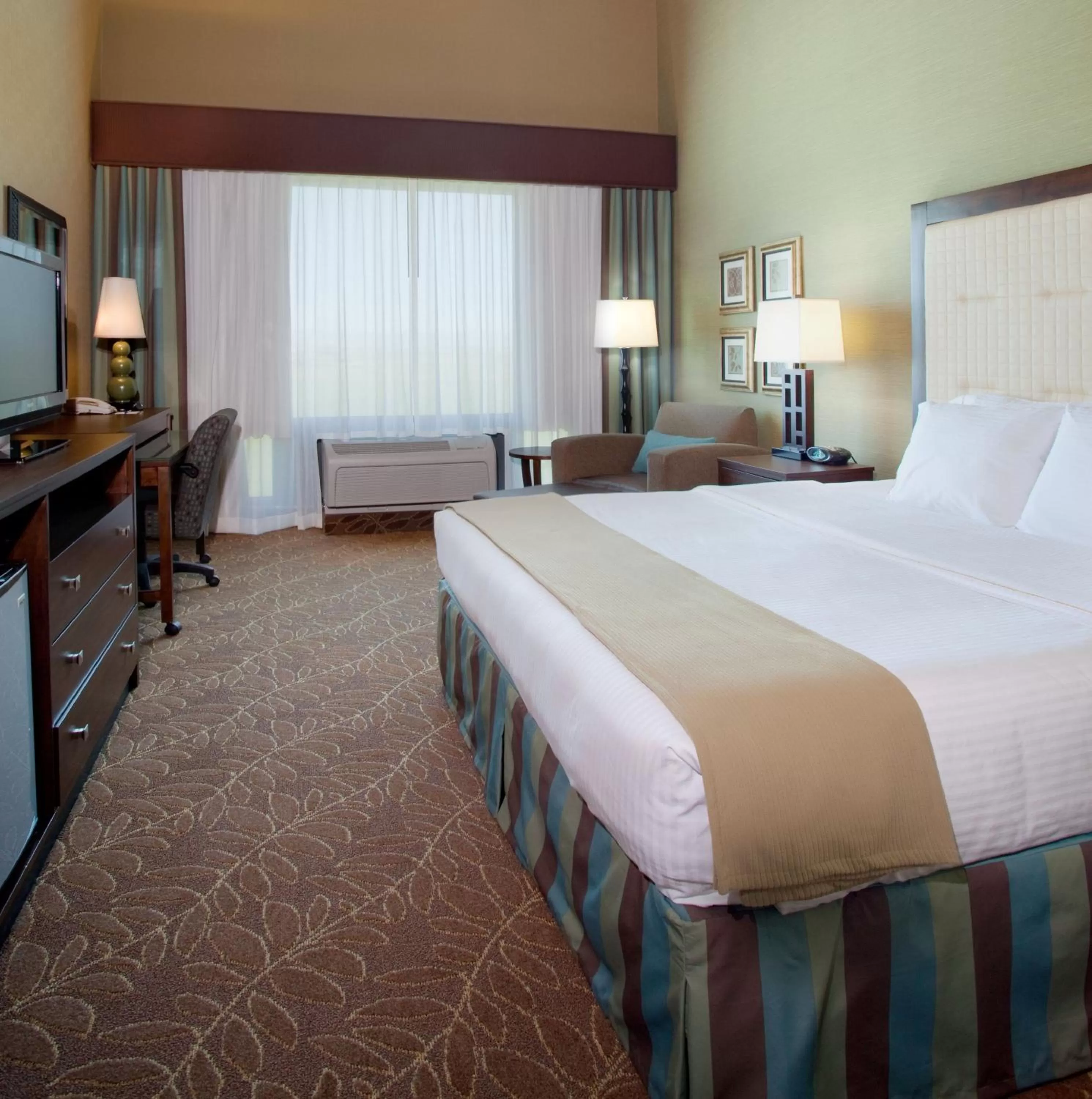 Photo of the whole room, Bed in Holiday Inn Express & Suites Logan by IHG