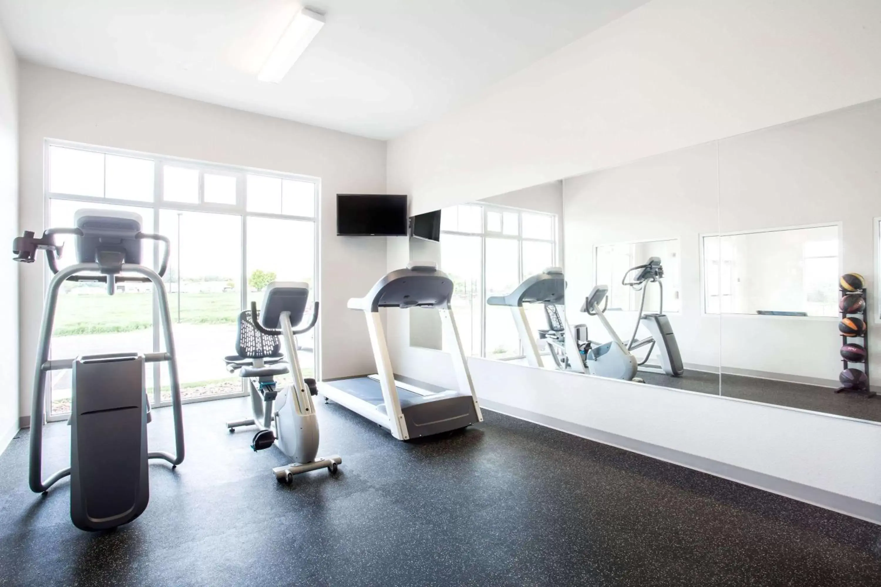 Spa and wellness centre/facilities, Fitness Center/Facilities in Microtel Inn & Suites by Wyndham Vernal/Naples
