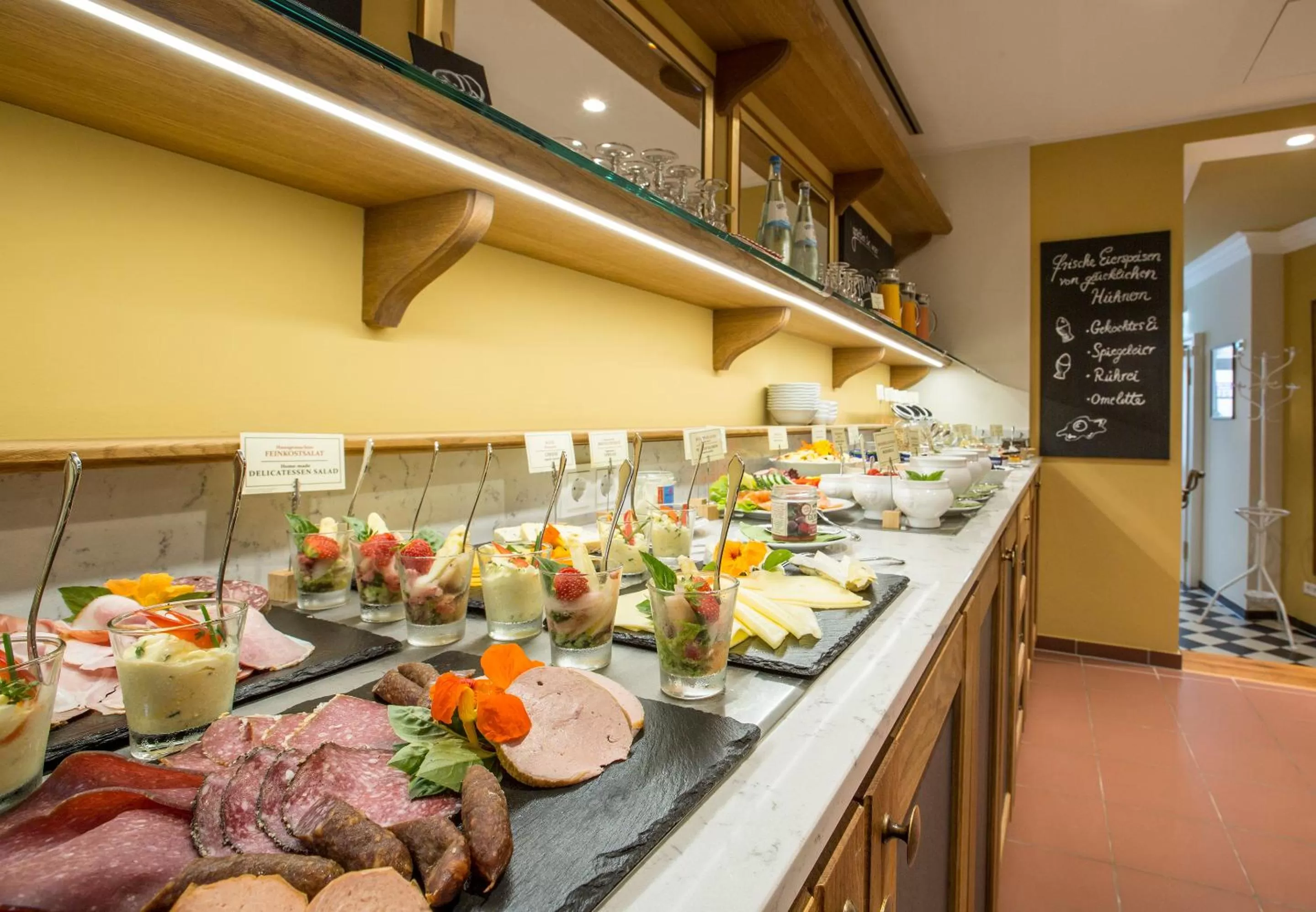 Buffet breakfast in Romantik Hotel Zur Glocke