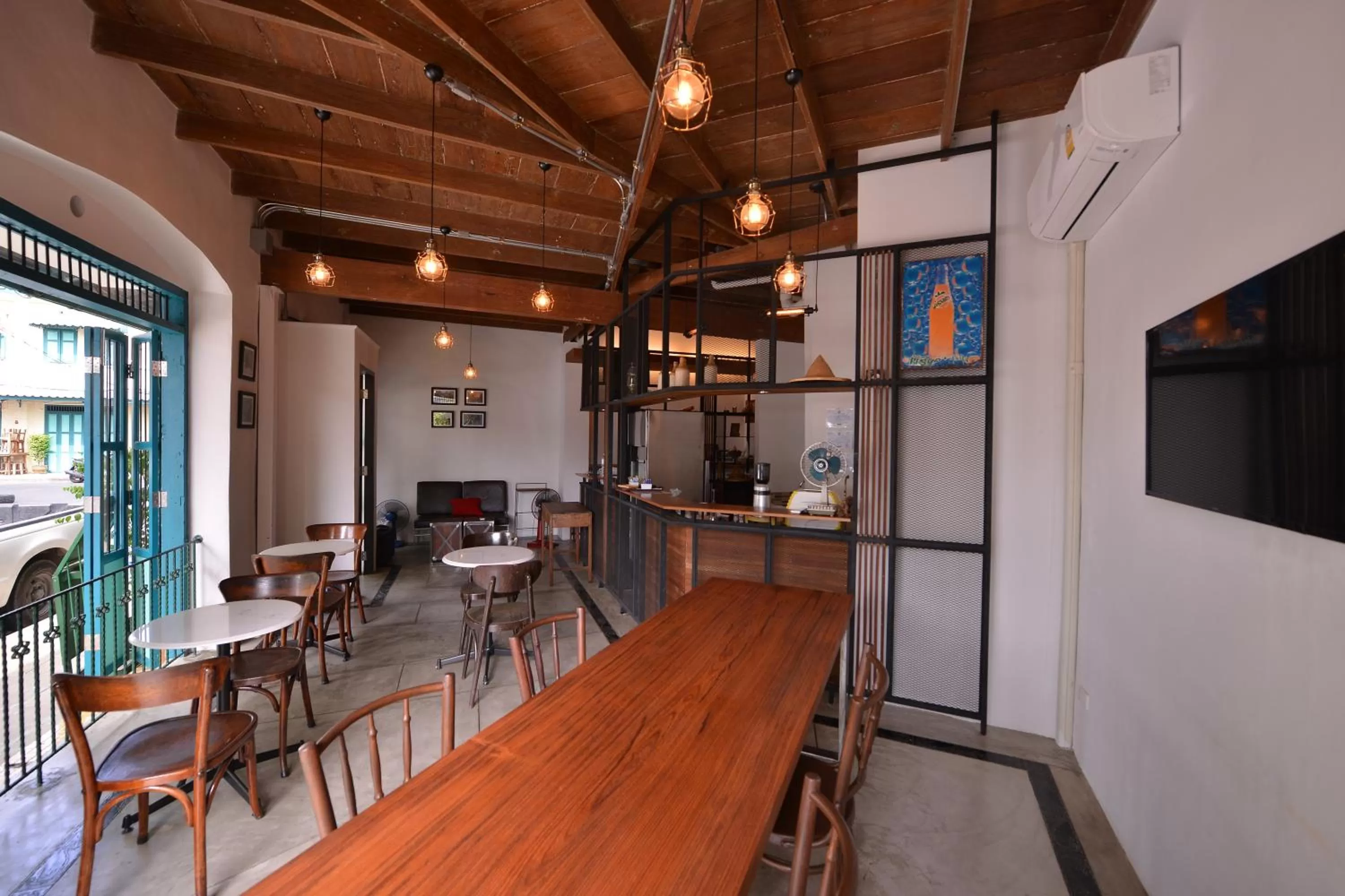 Restaurant/places to eat in Neighbor Phuthon