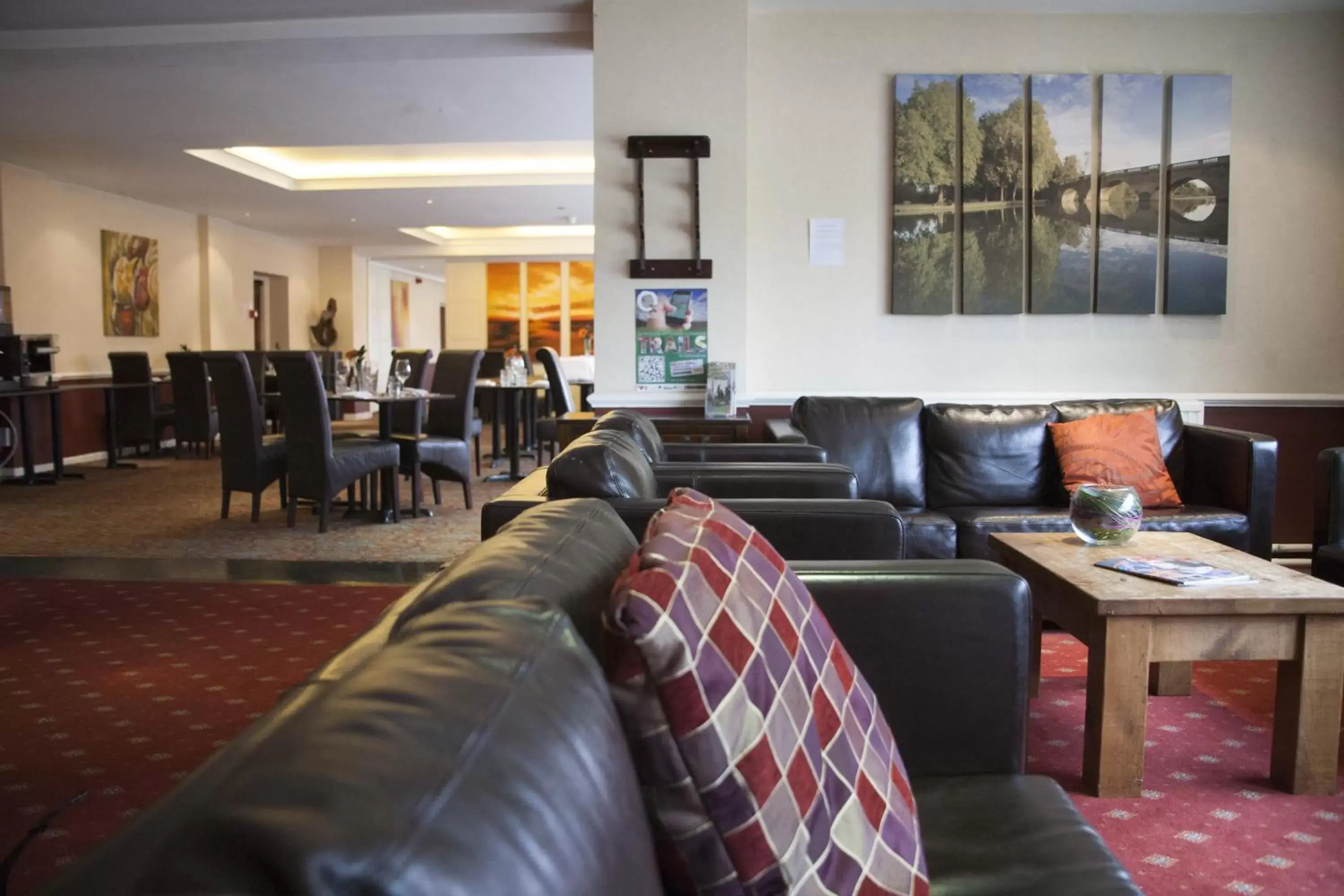 Communal lounge/ TV room, Restaurant/Places to Eat in Shillingford Bridge Hotel