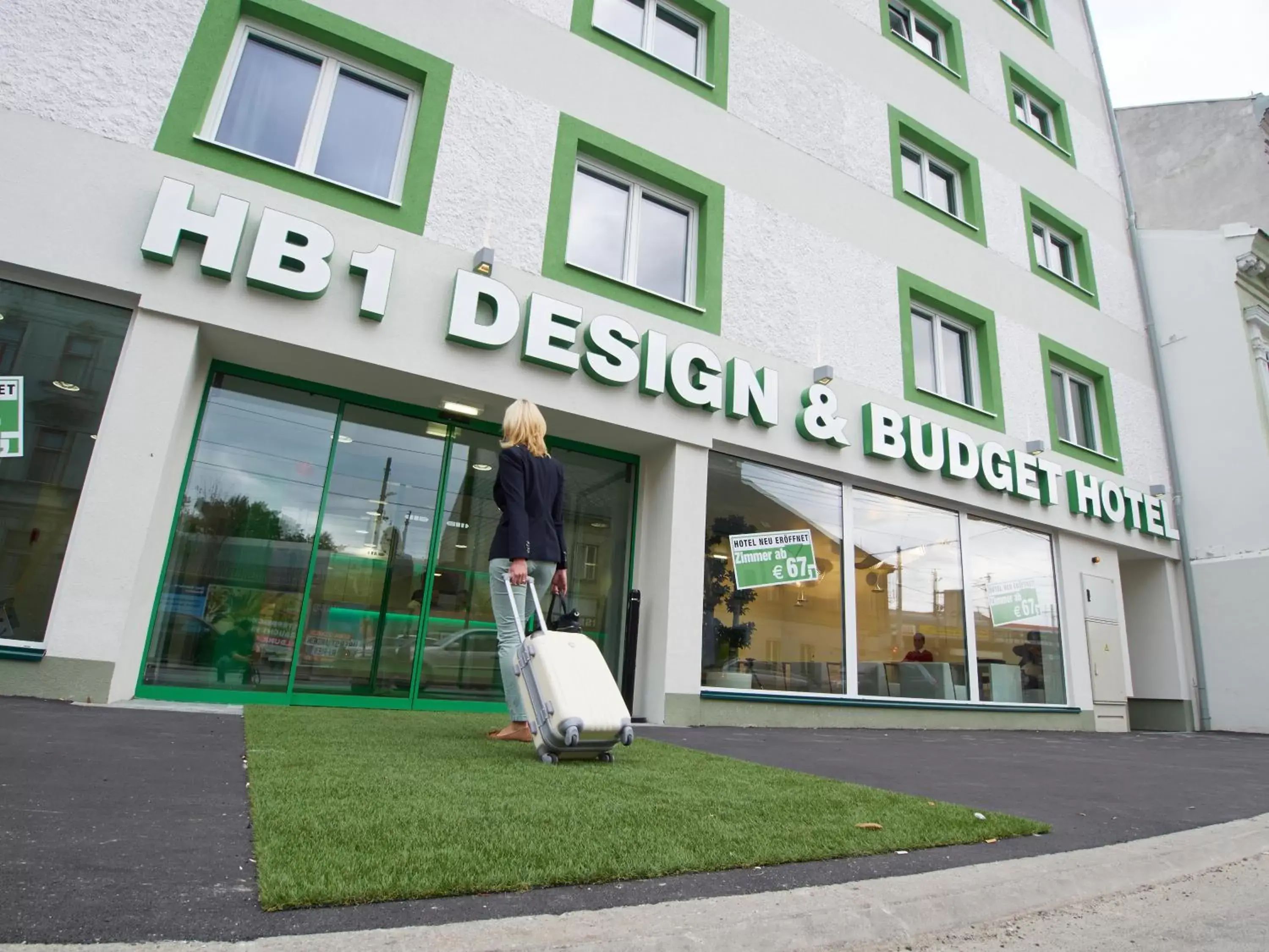 Facade/entrance in HB1 Schönbrunn Budget & Design