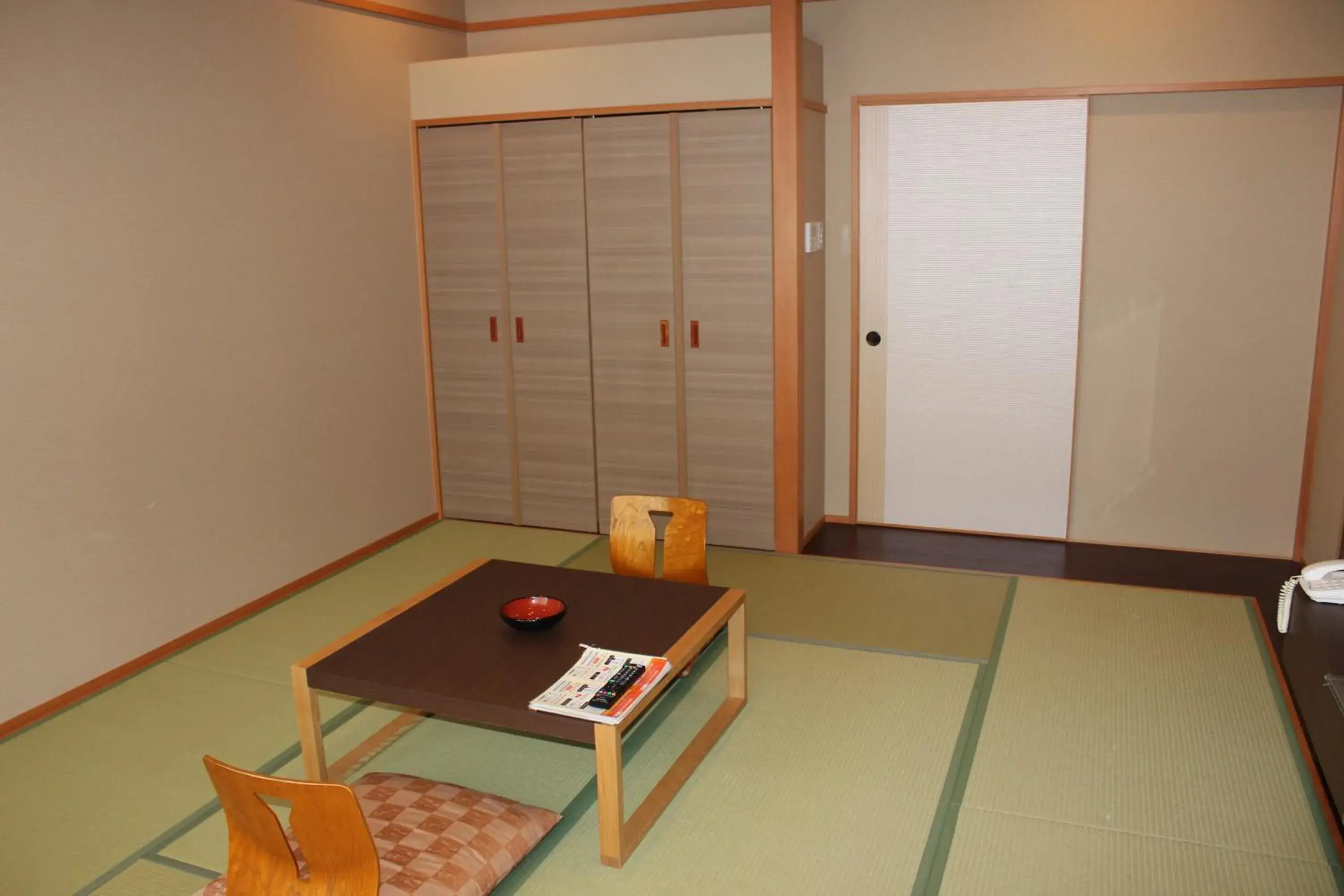 Toilet, Dining Area in Ogoto Onsen Yunoyado Komolebi Ryokan