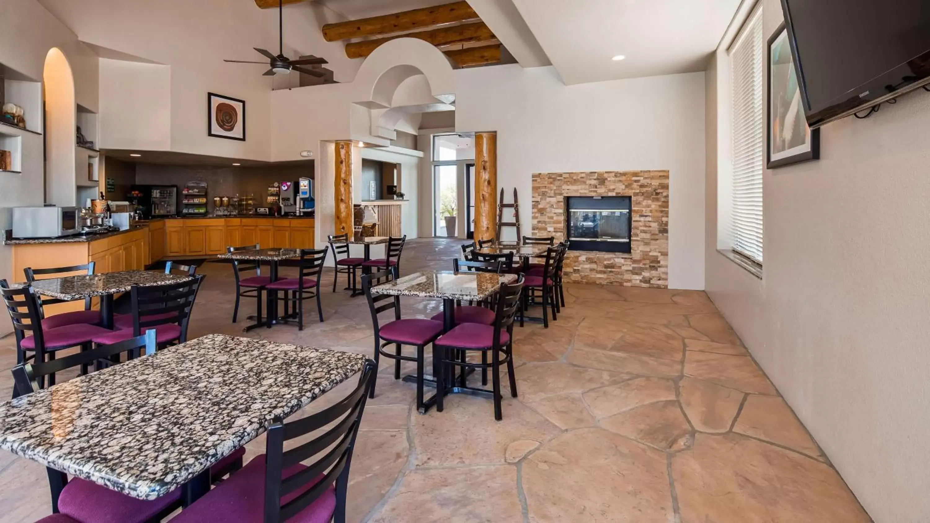 Restaurant/Places to Eat in Best Western Apache Junction Inn