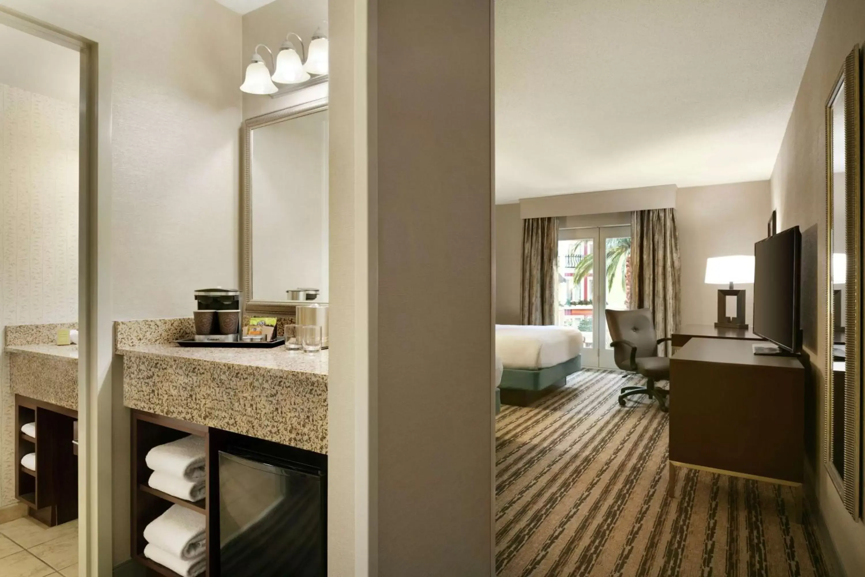 Bedroom, Bathroom in DoubleTree Resort by Hilton Lancaster