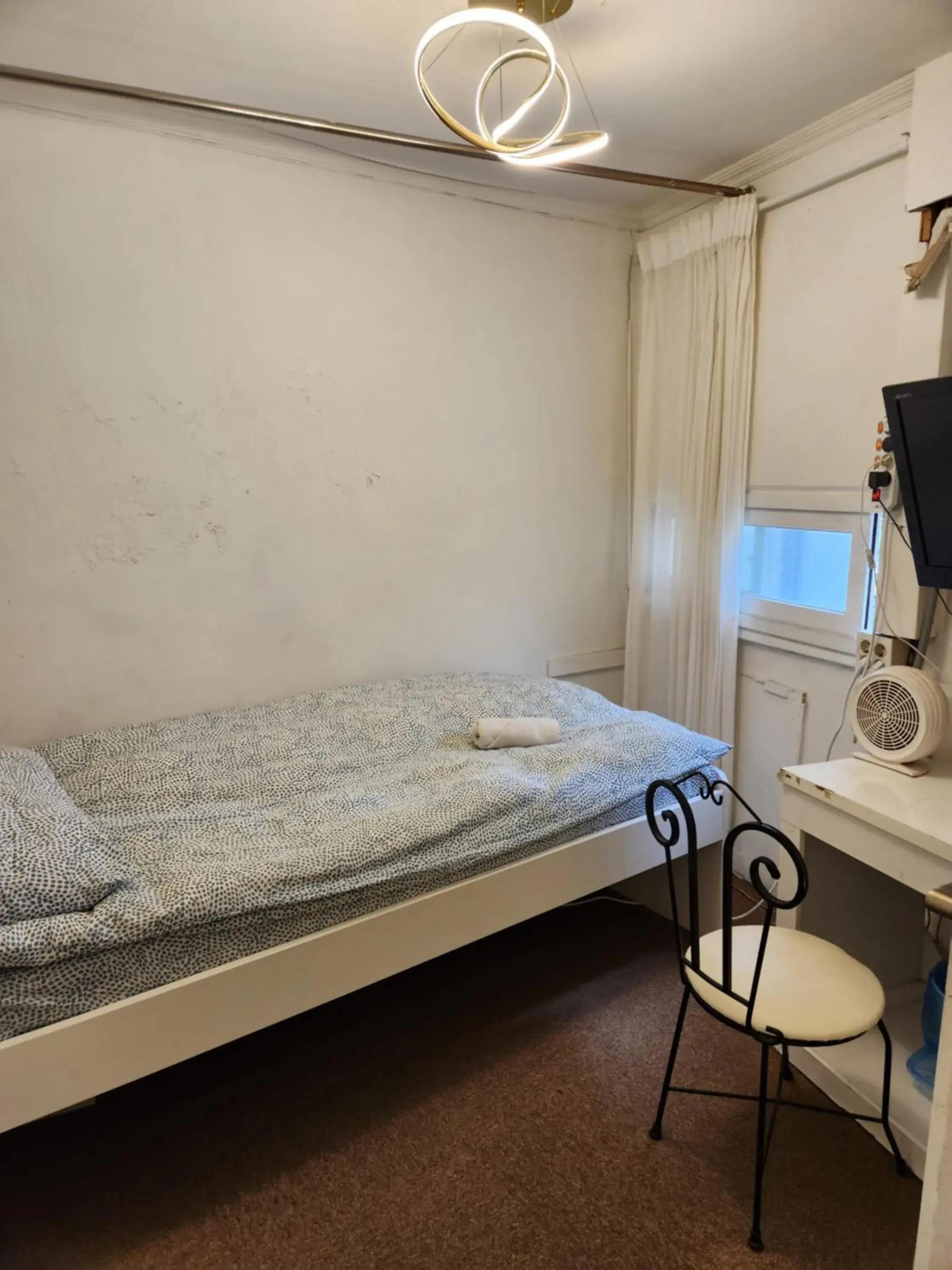 Bedroom, Bed in Hostel Metro