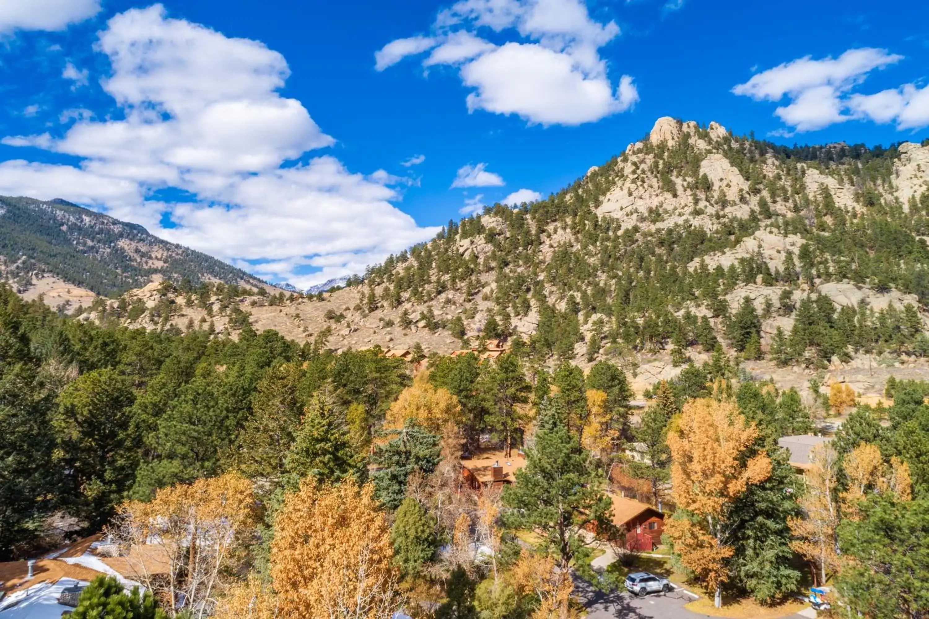 Mountain View in Streamside on Fall River