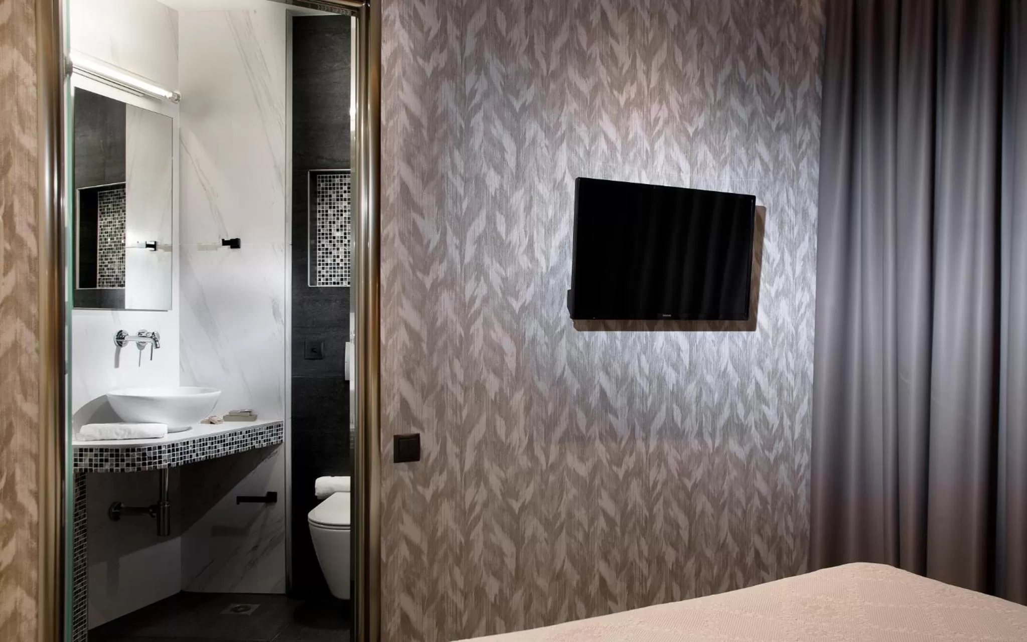 Bed in 360Degrees Pop Art Hotel