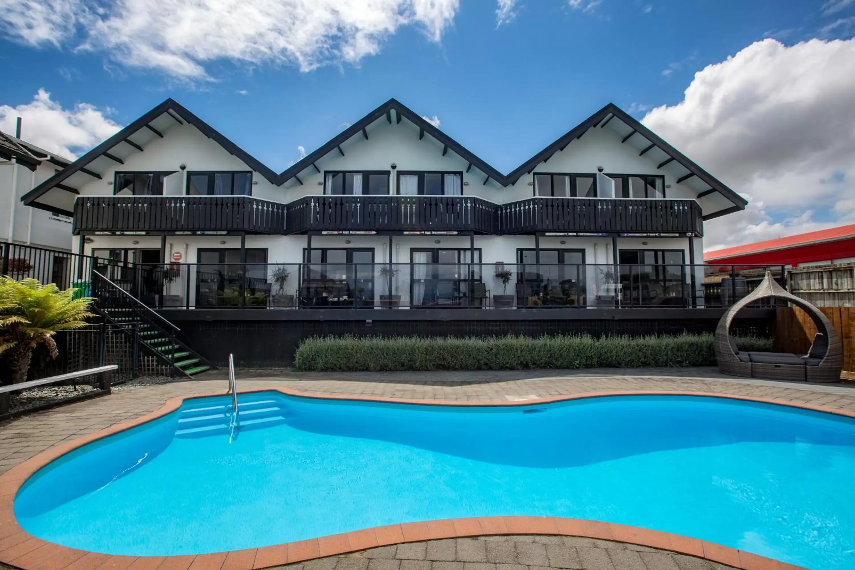 Property building, Swimming Pool in Le Chalet Suisse Motel Taupo