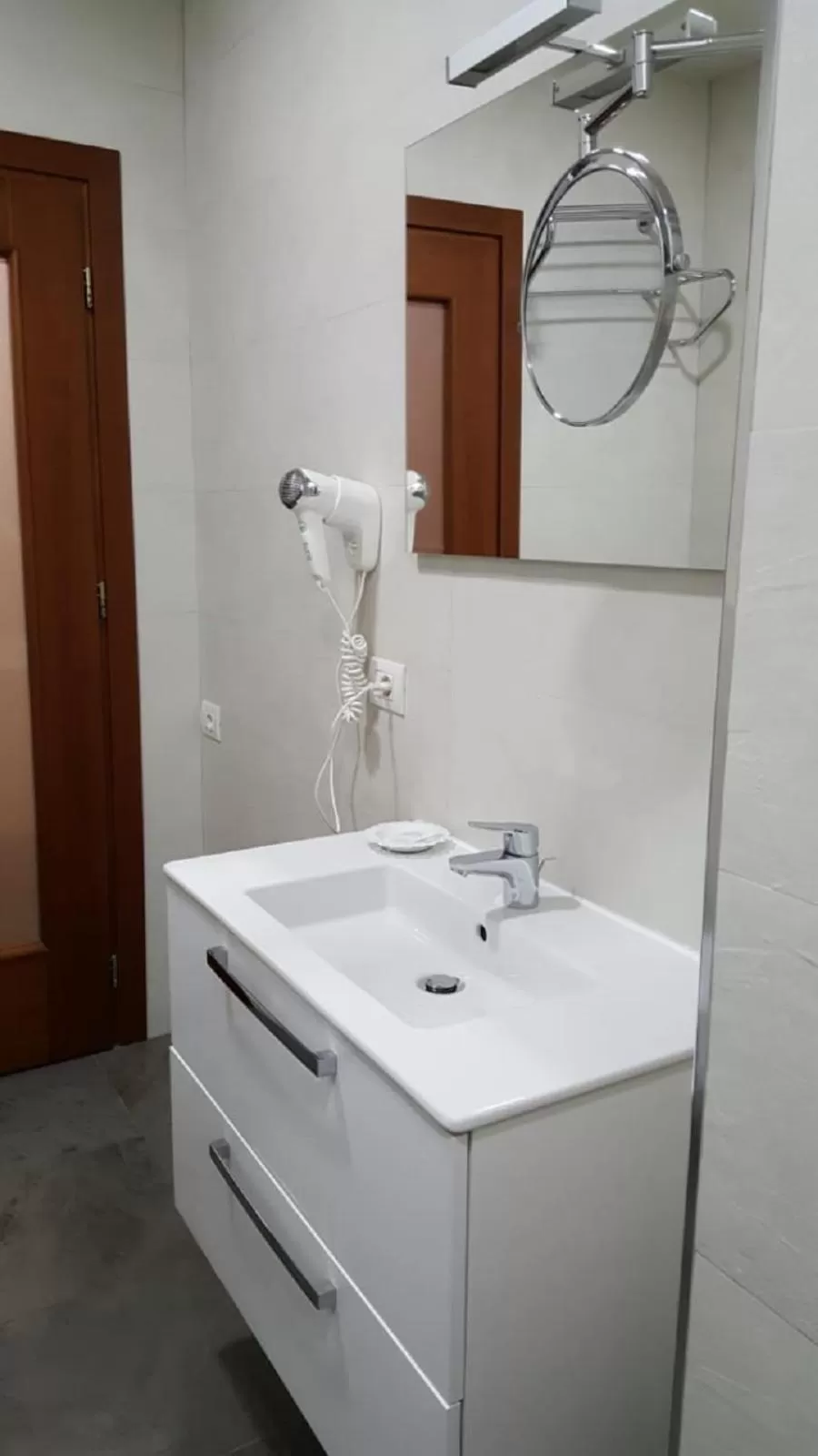 Shower in La Bohème Hotel