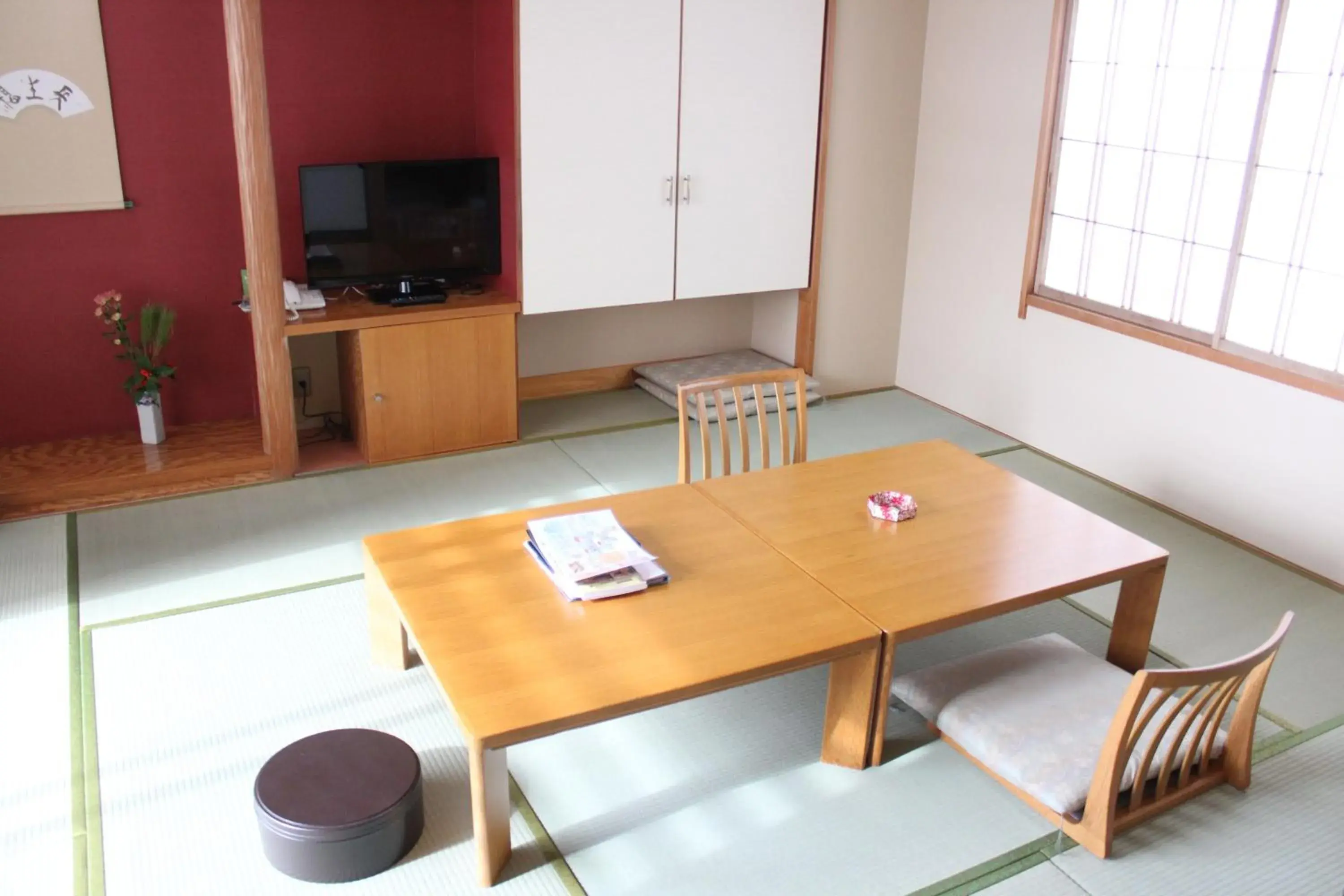 Photo of the whole room, Dining Area in Honjin Hiranoya Bekkan Annex