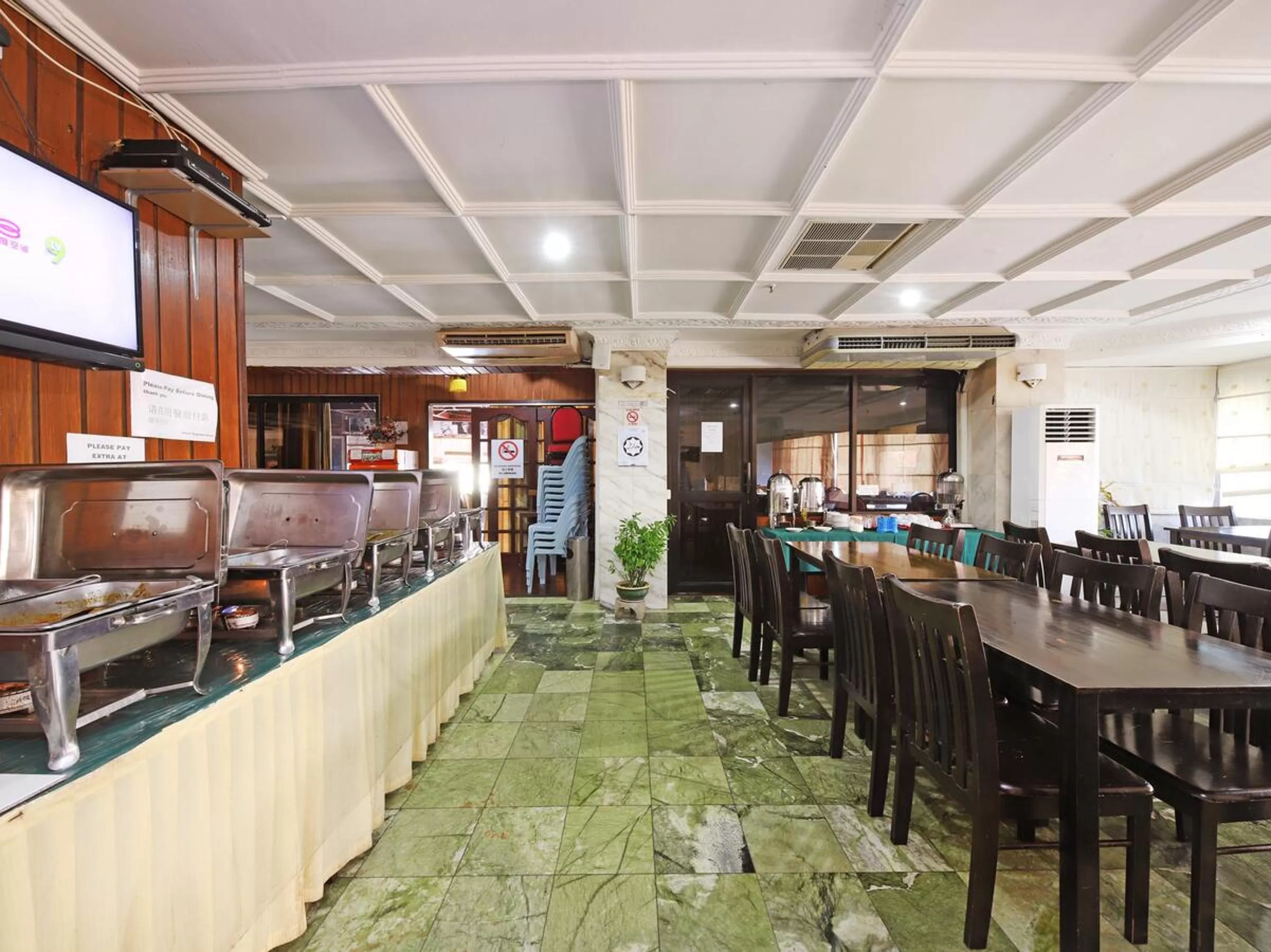 Restaurant/Places to Eat in Grand Supreme Hotel