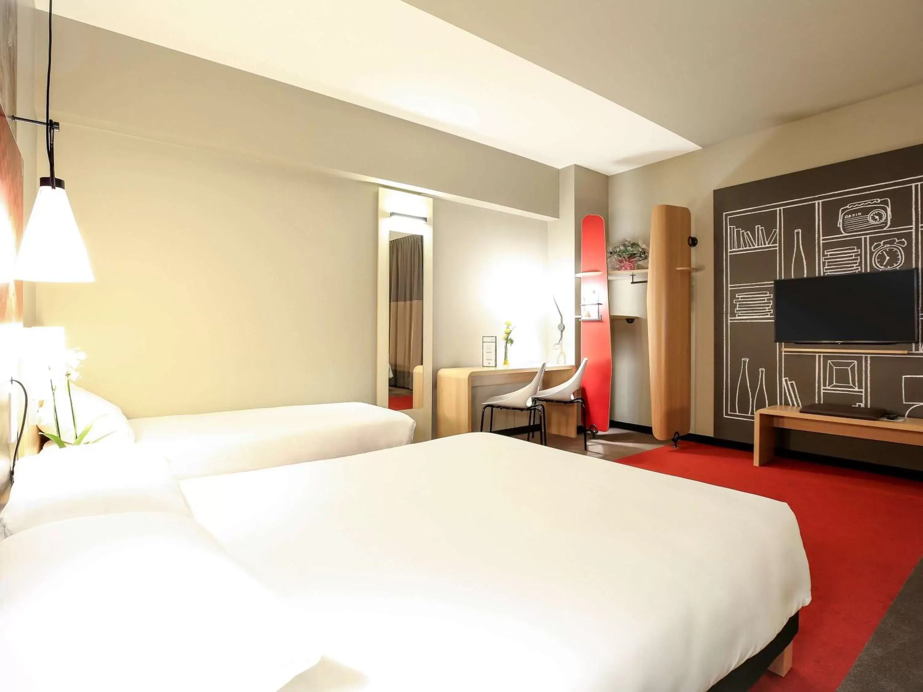 Photo of the whole room, Bed in Ibis Niort Est Mendes France