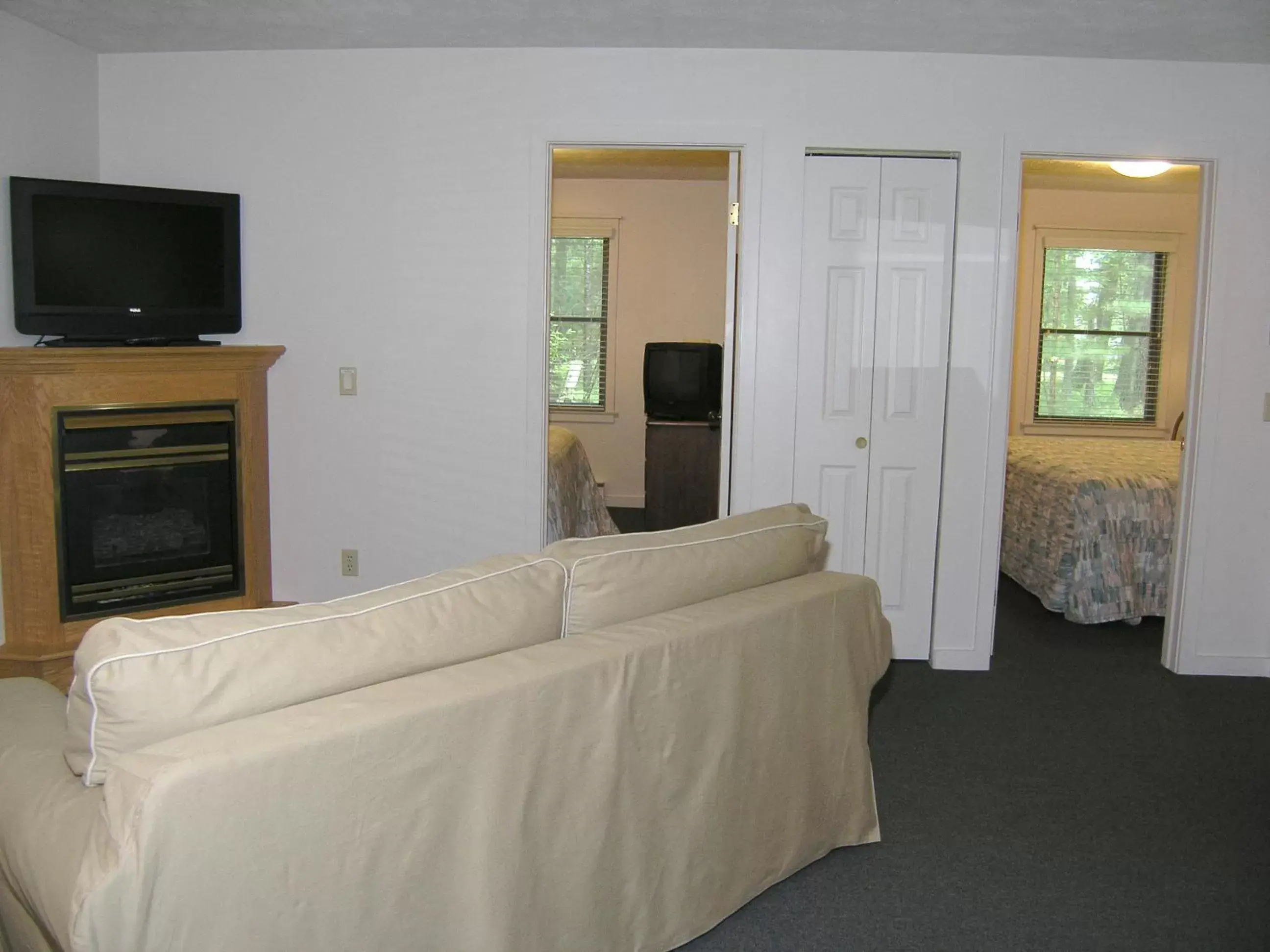 TV and multimedia, Room Photo in Traverse Bay Inn