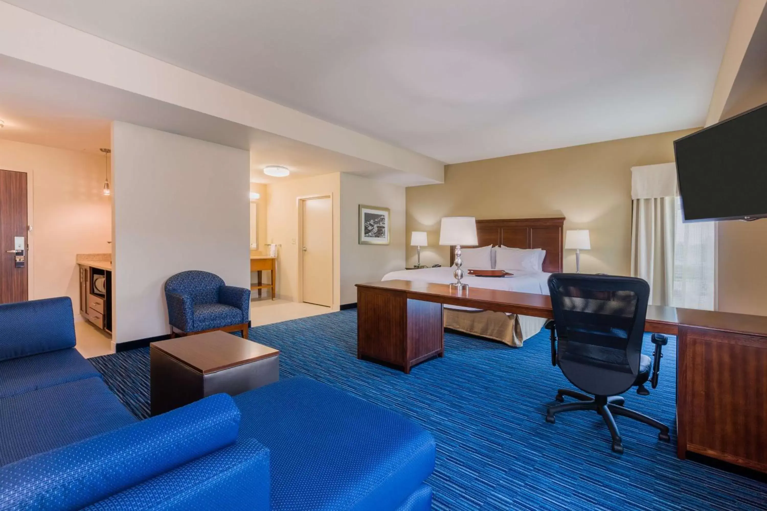 Bed in Hampton Inn & Suites Owensboro Downtown Waterfront