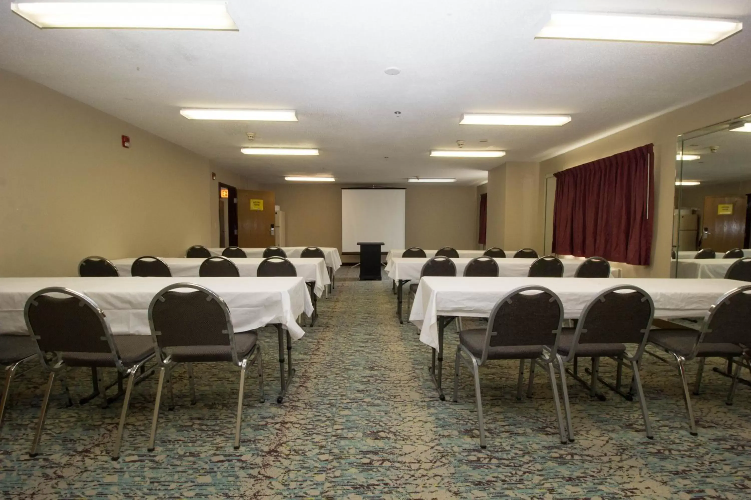 Meeting/conference room in Super 8 by Wyndham Chicago O'Hare Airport
