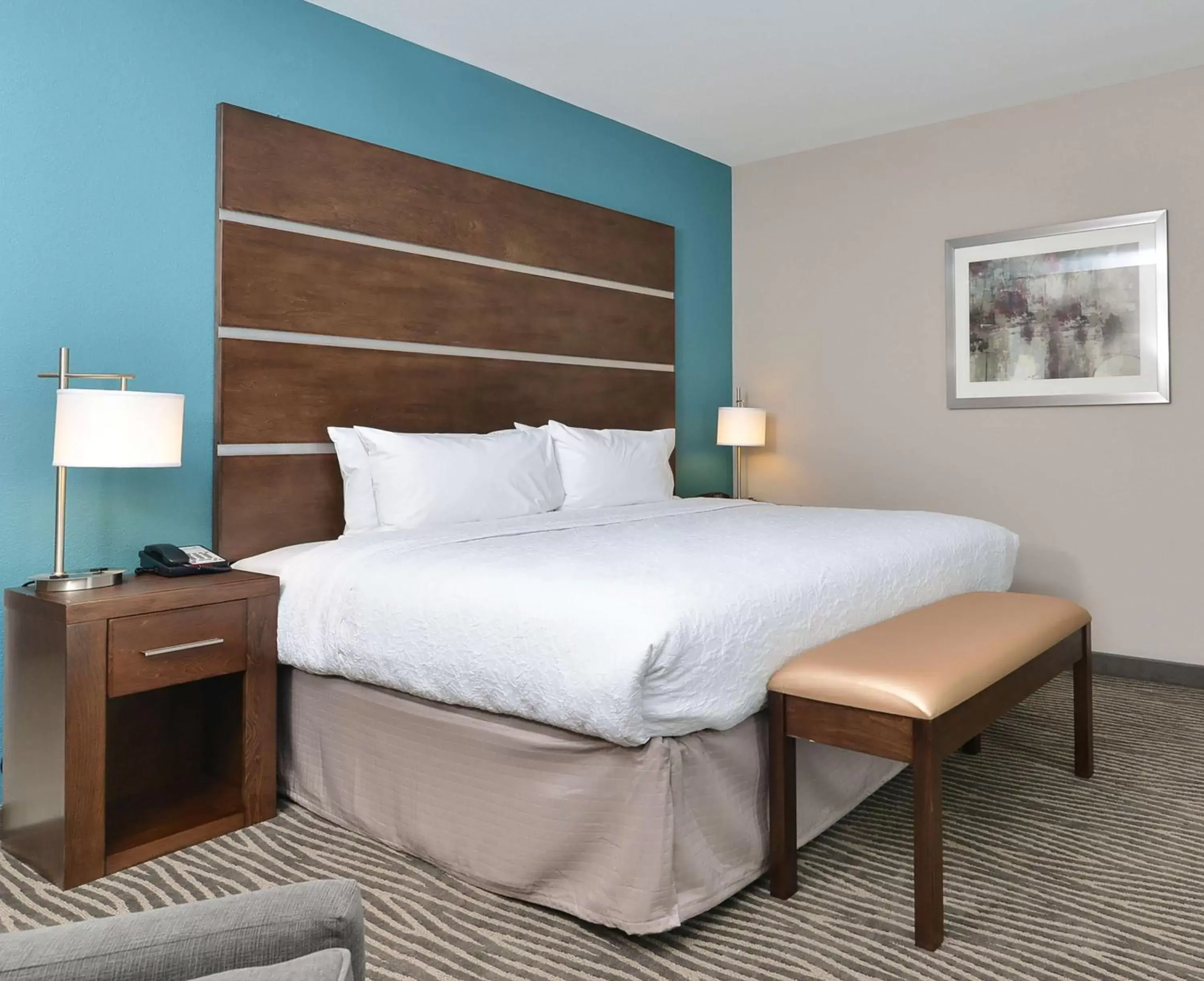 Bed in Hampton Inn & Suites Des Moines Downtown Bed in Hampton Inn & Suites Des Moines Downtown