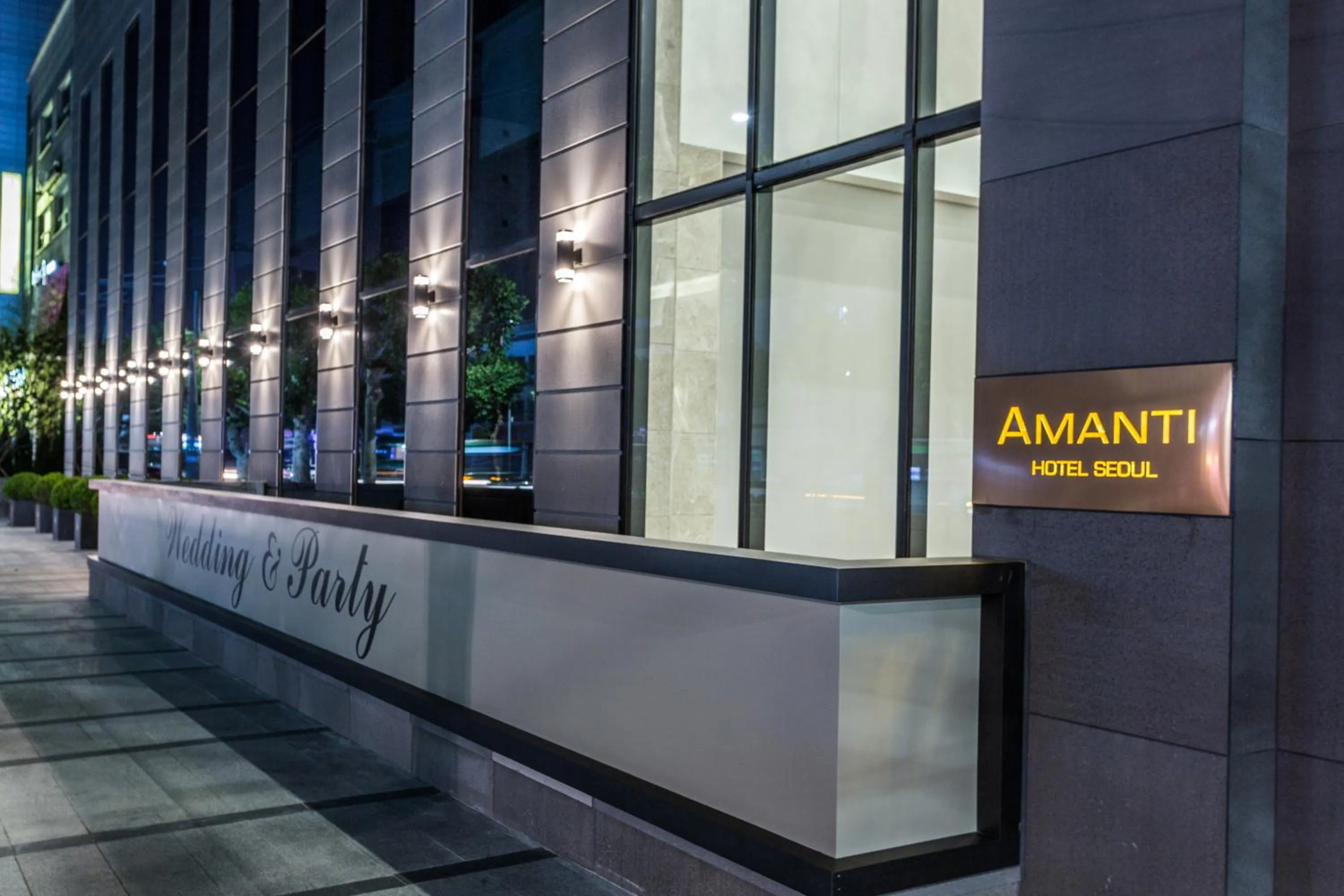 Facade/entrance in Amanti Hotel Seoul Hongdae
