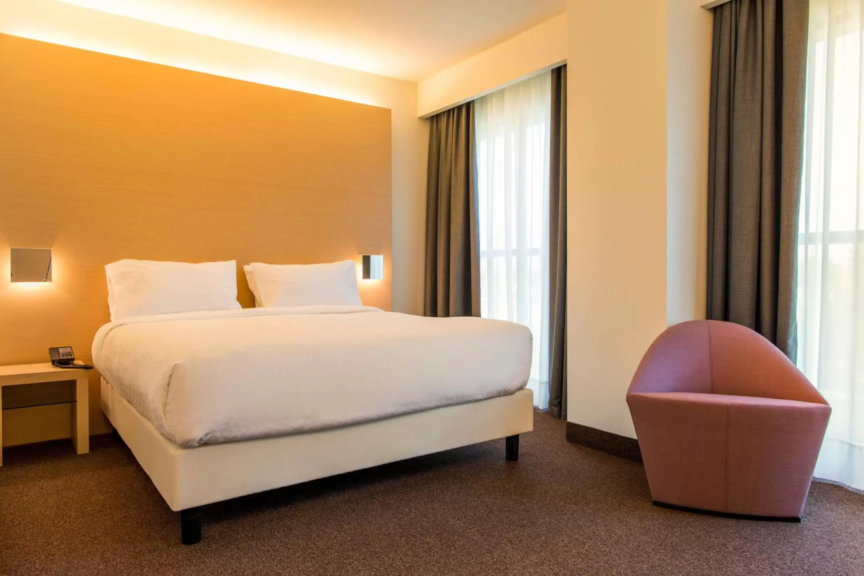 Photo of the whole room, Bed in Four Points by Sheraton Venice Mestre