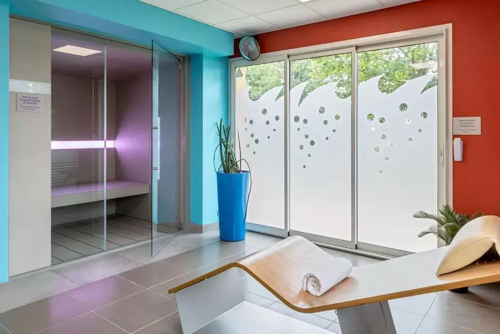 Spa and wellness centre/facilities, Bed in Best Western Hotel Nuit De Retz Nantes Sud Spa and wellness centre/facilities, Bed in Best Western Hotel Nuit De Retz Nantes Sud