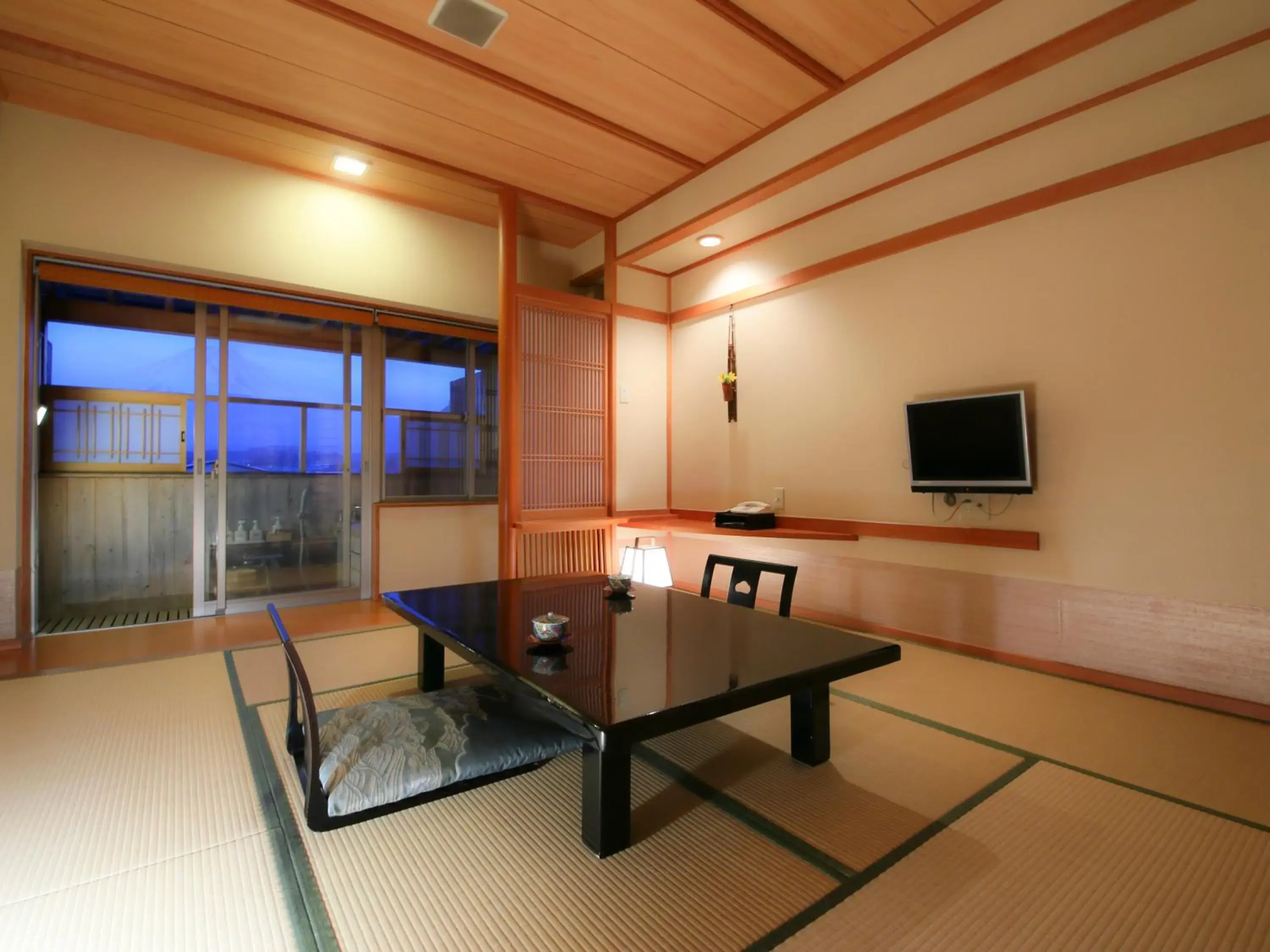 Photo of the whole room, Seating Area in Lakeland Hotel Mizunosato