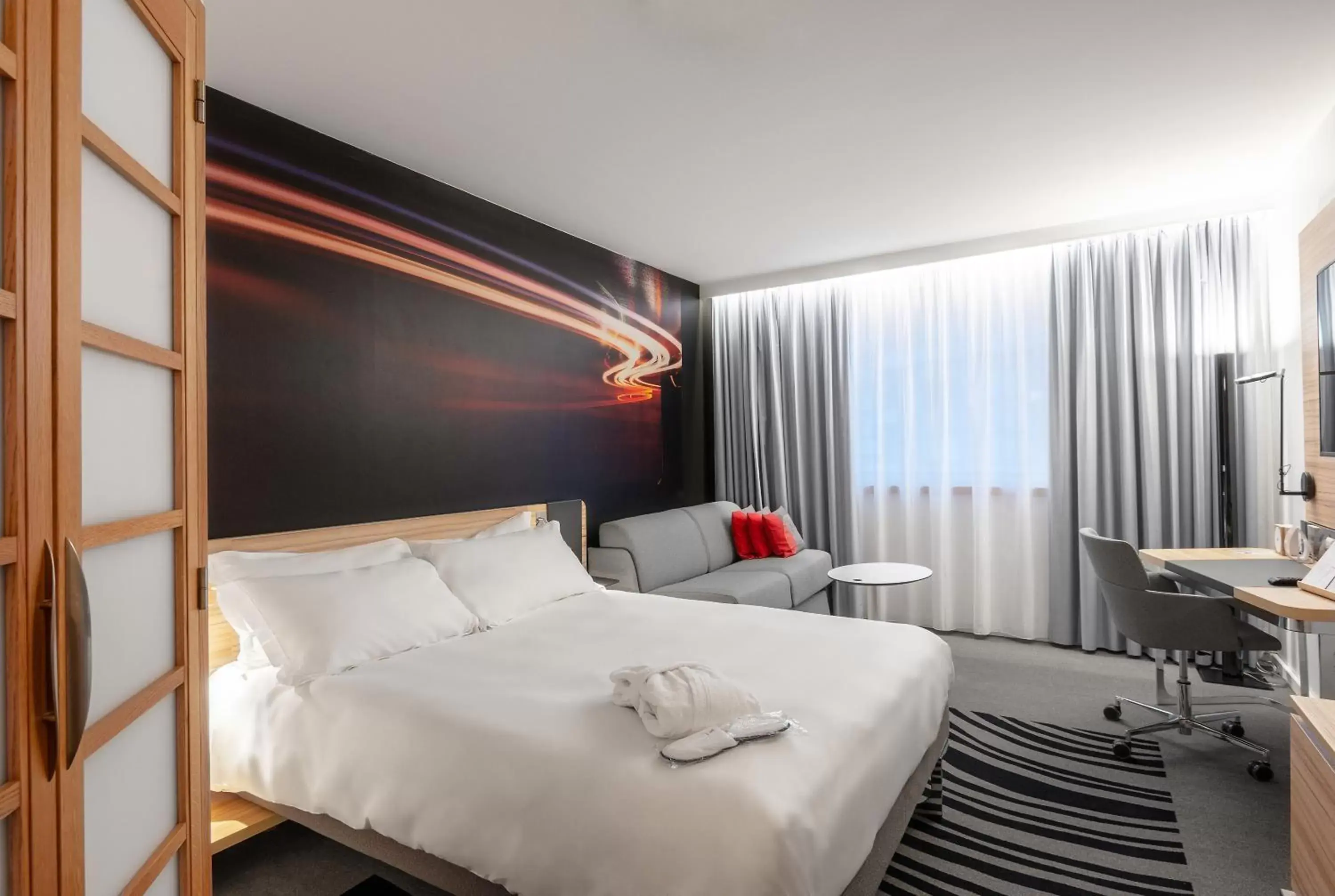 Bedroom, Bed in Novotel Luxembourg Centre